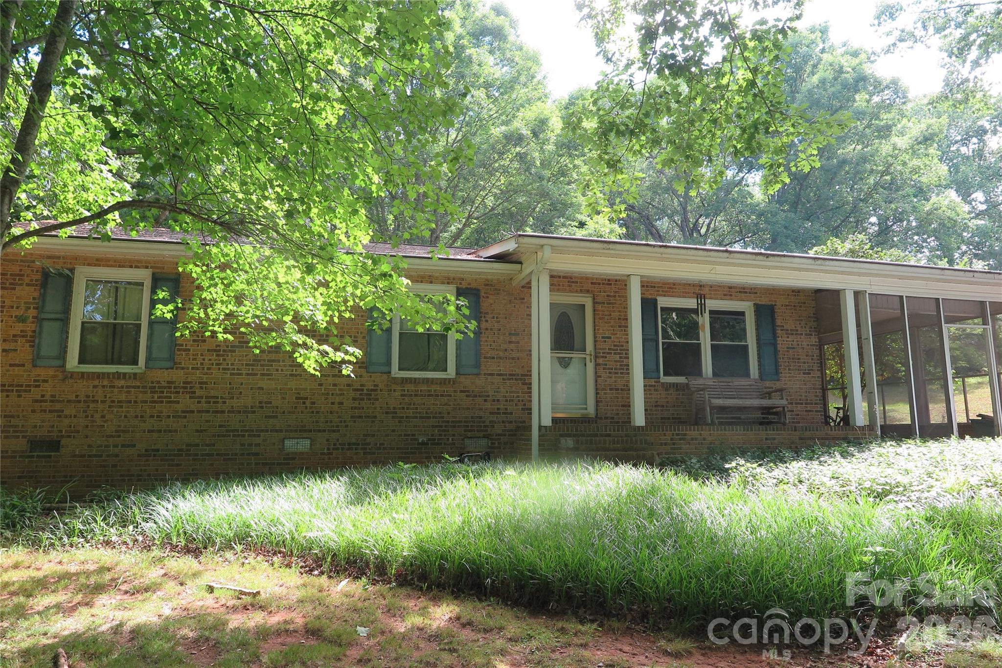 Single Family Residence at 112 Glenn Oaks Drive, Lawndale, photo 3 of 25