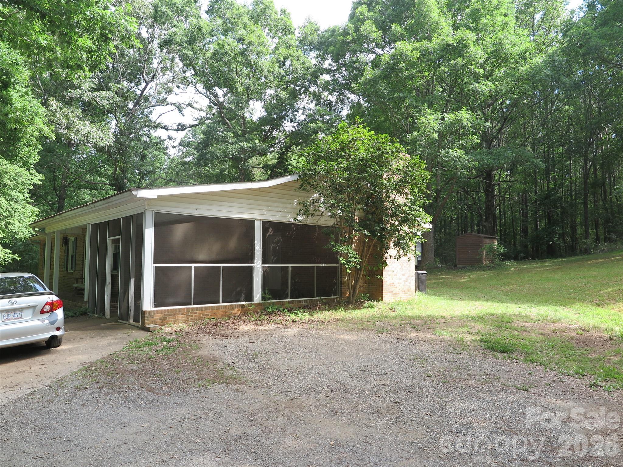 Single Family Residence at 112 Glenn Oaks Drive, Lawndale, photo 4 of 25