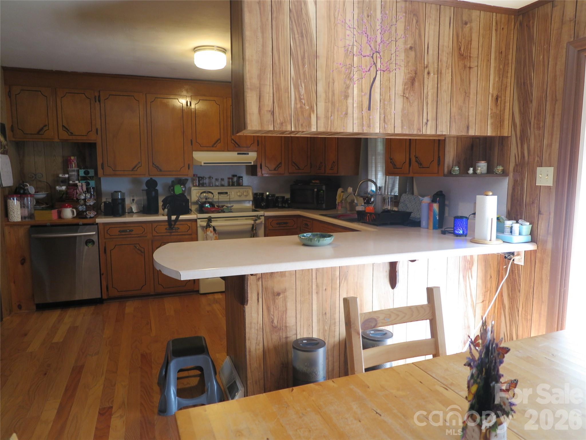 Single Family Residence at 112 Glenn Oaks Drive, Lawndale, photo 7 of 25