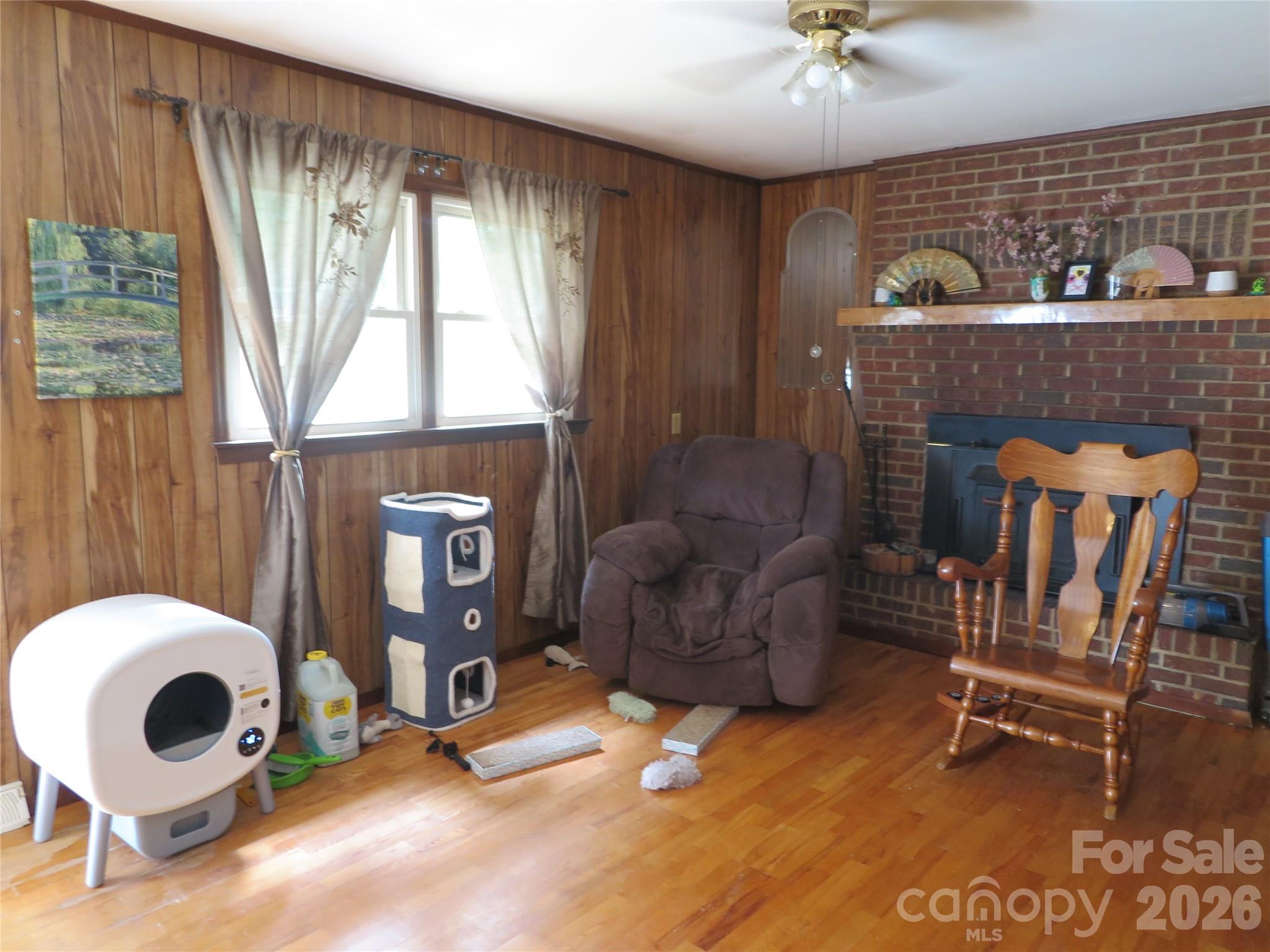 Single Family Residence at 112 Glenn Oaks Drive, Lawndale, photo 8 of 25