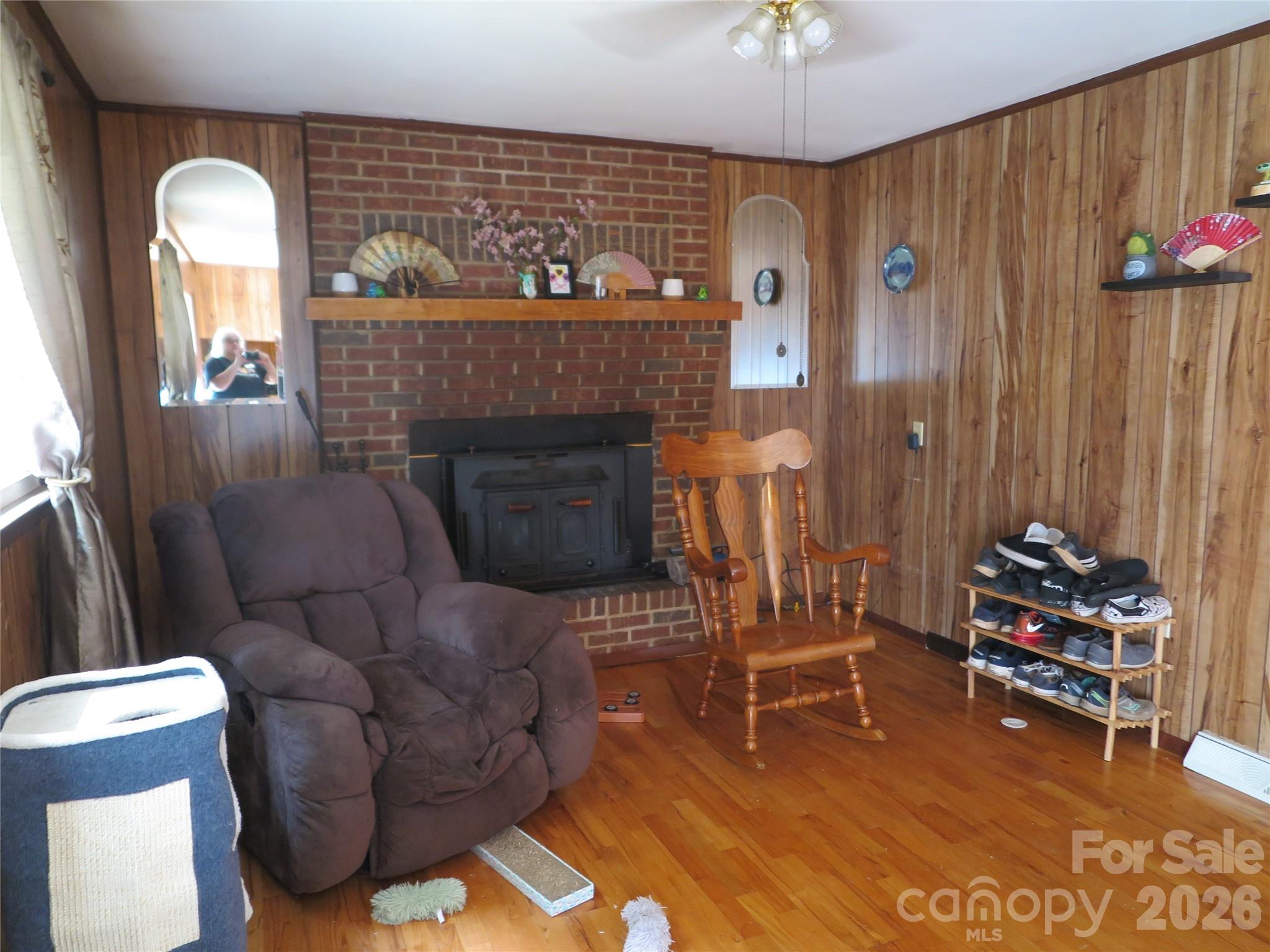 Single Family Residence at 112 Glenn Oaks Drive, Lawndale, photo 9 of 25