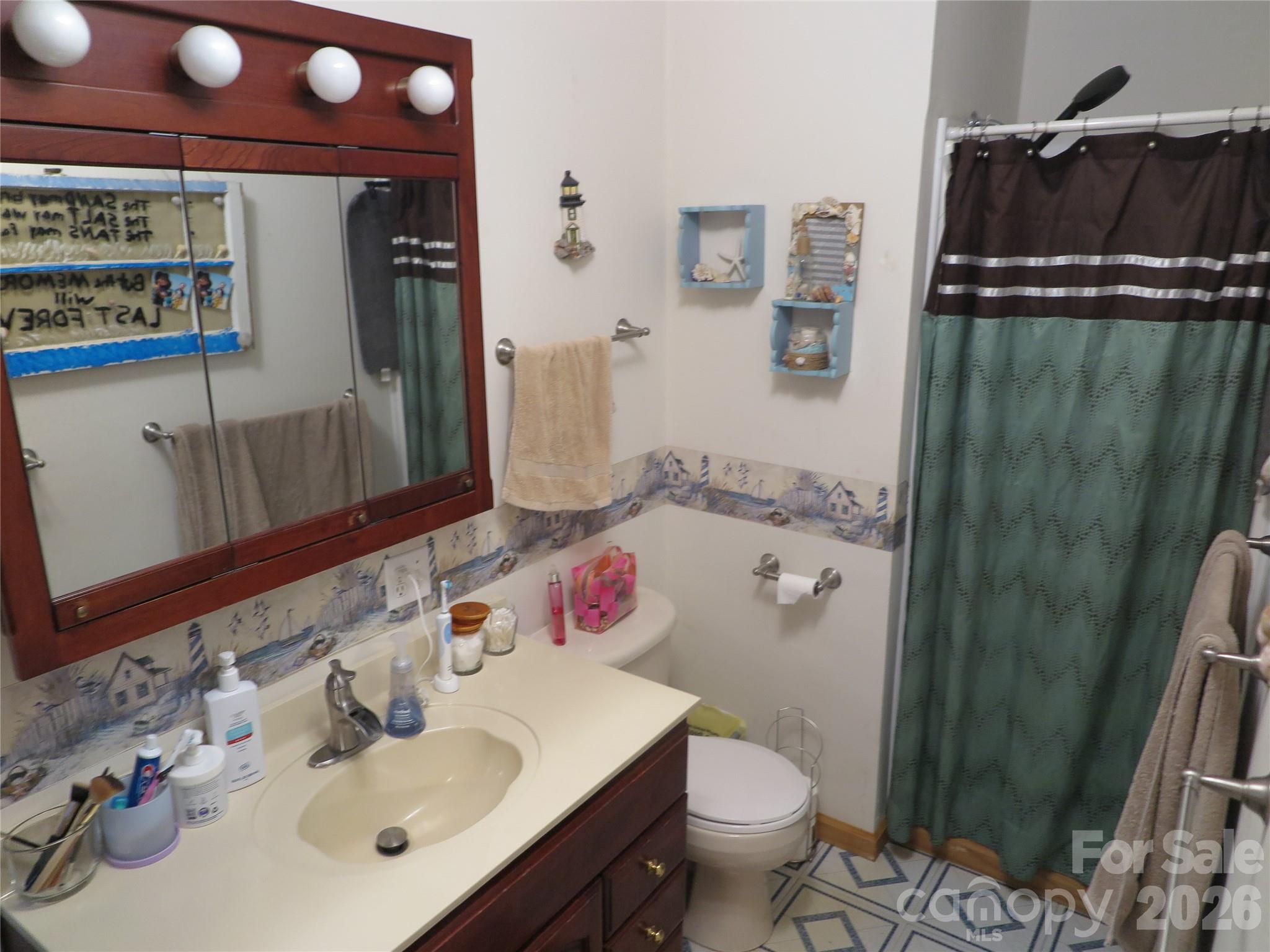 Single Family Residence at 112 Glenn Oaks Drive, Lawndale, photo 12 of 25