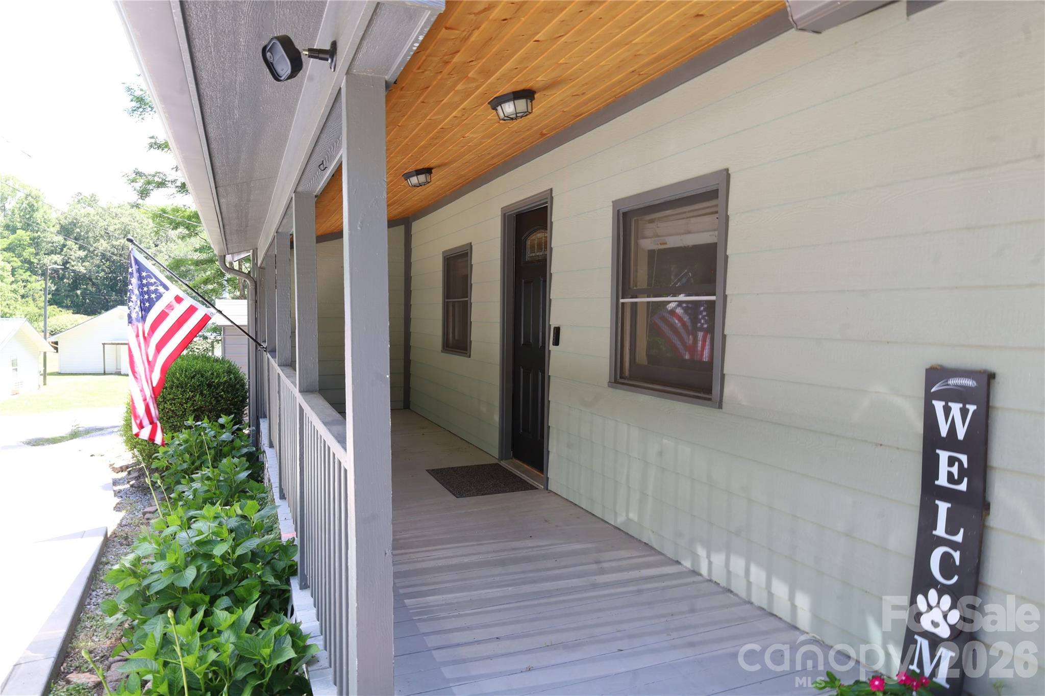 35 Chastain Hill Rd - covered front porch - 35 Chastain Hill Road, Mills River
