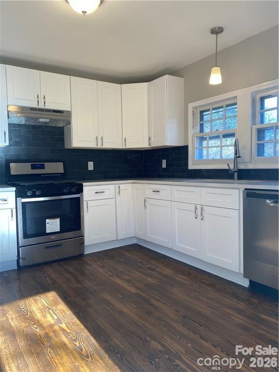 Kitchen features, backsplash, granite, soft close cabinets, gas coopktop - 808 N Weldon Street, Gastonia