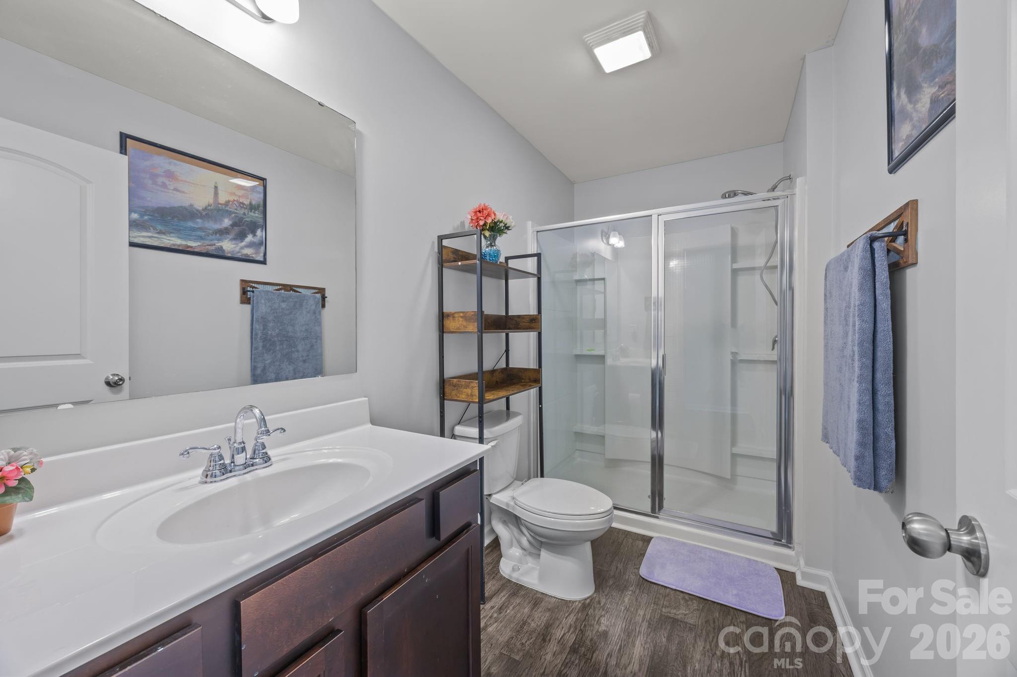 Main Bathroom - 813 Yorkshire Drive, Albemarle