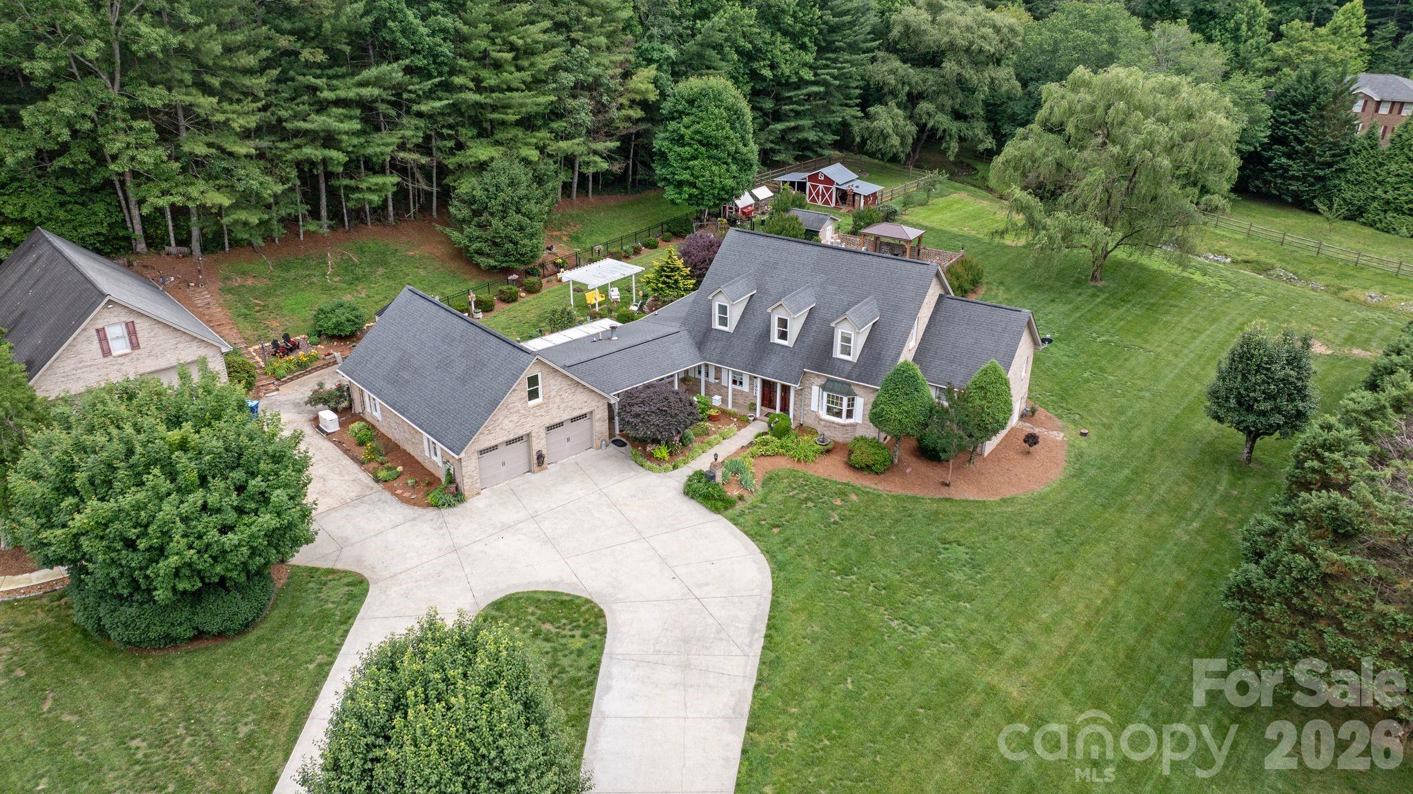 401 Redwood Court