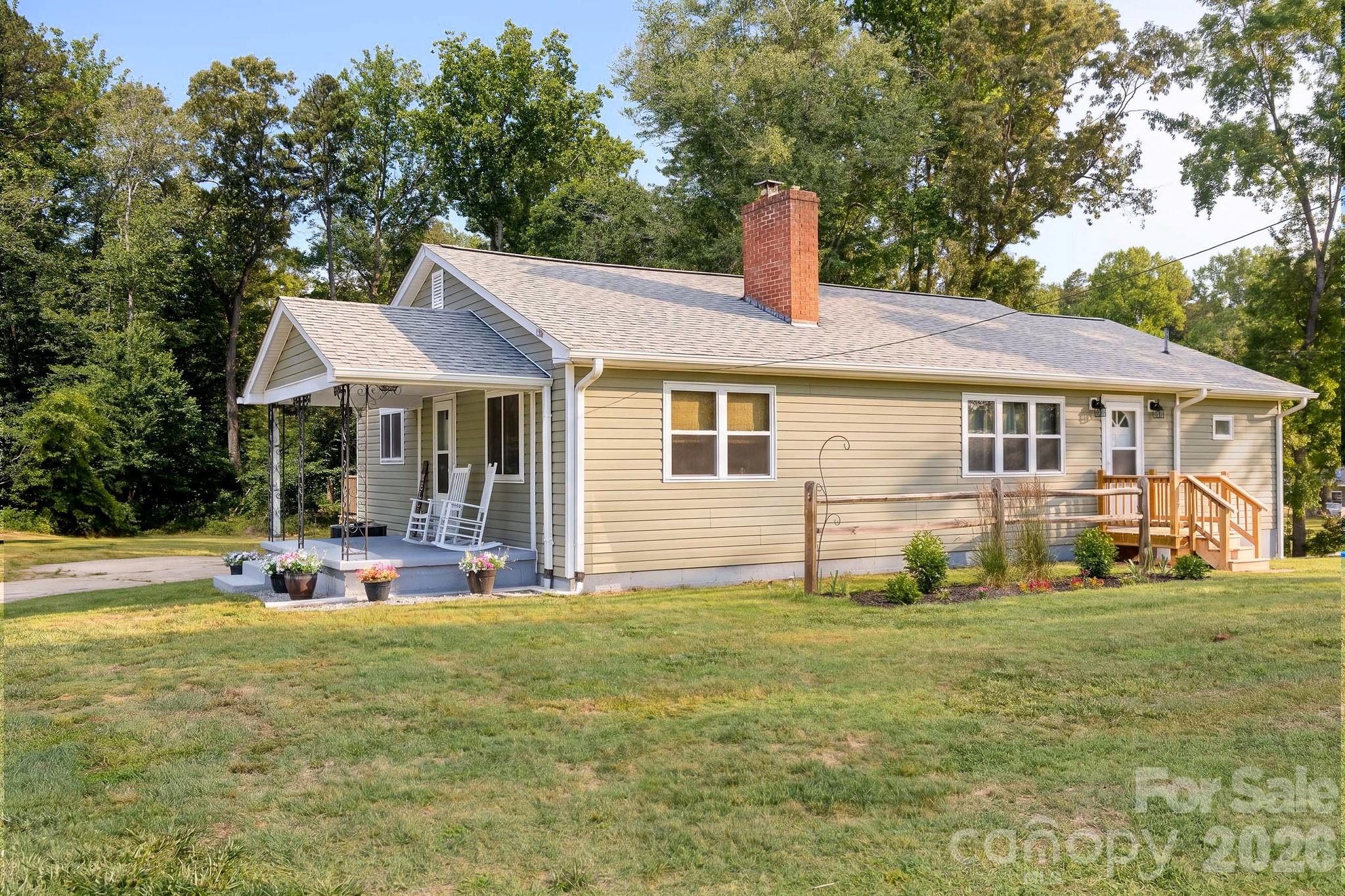 Single Family Residence at 1625 US 601 Highway, Yadkinville, photo 2 of 36