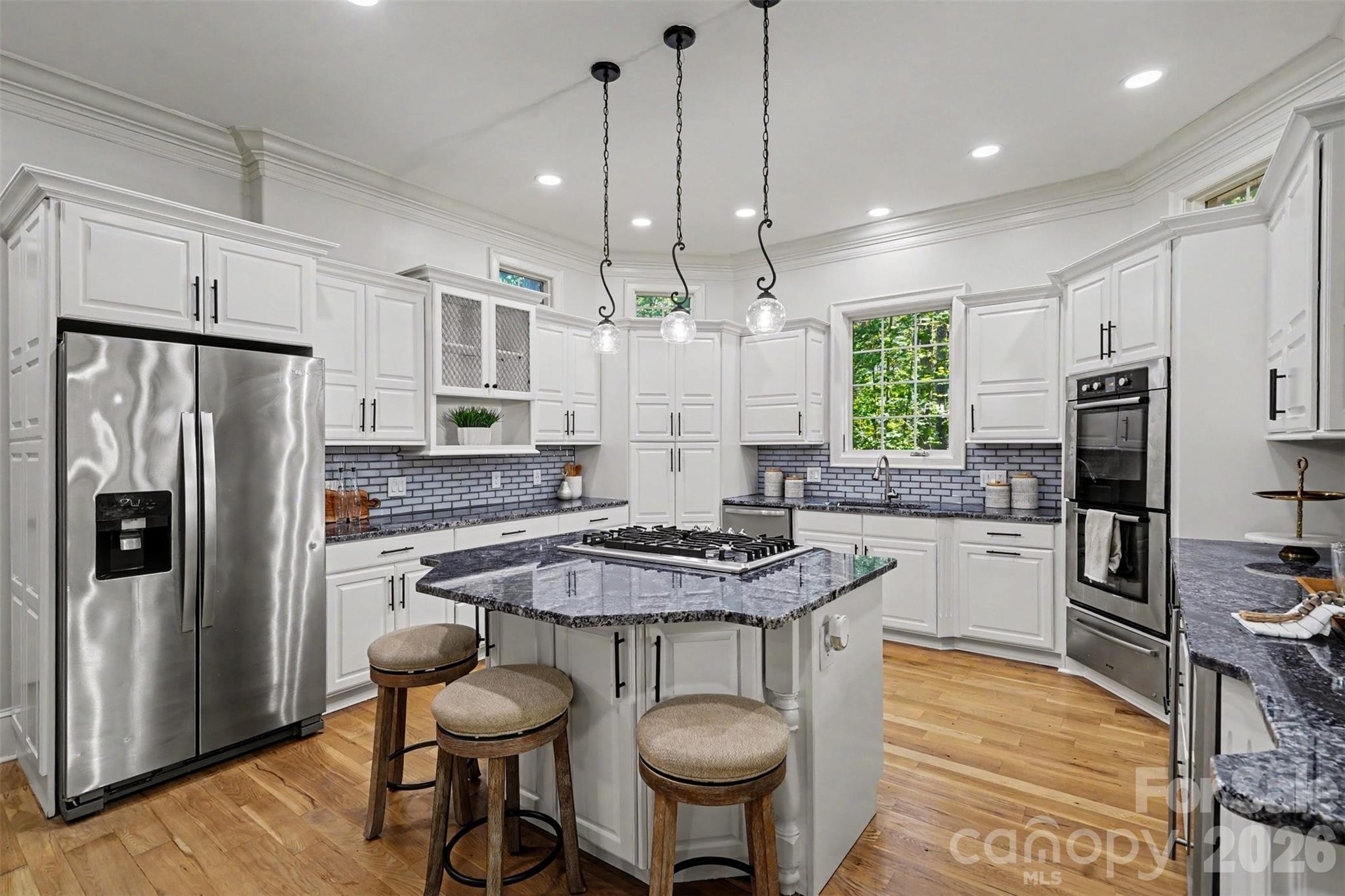 Spacious Gourmet Bosch Kitchen - 5129 Watermead Lane, Belmont
