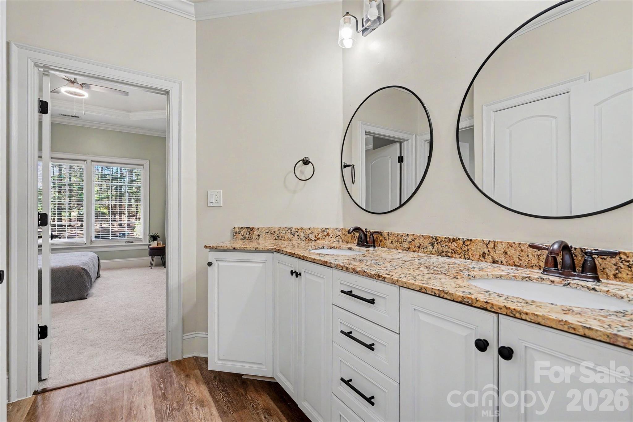 Full Bathroom - 5129 Watermead Lane, Belmont