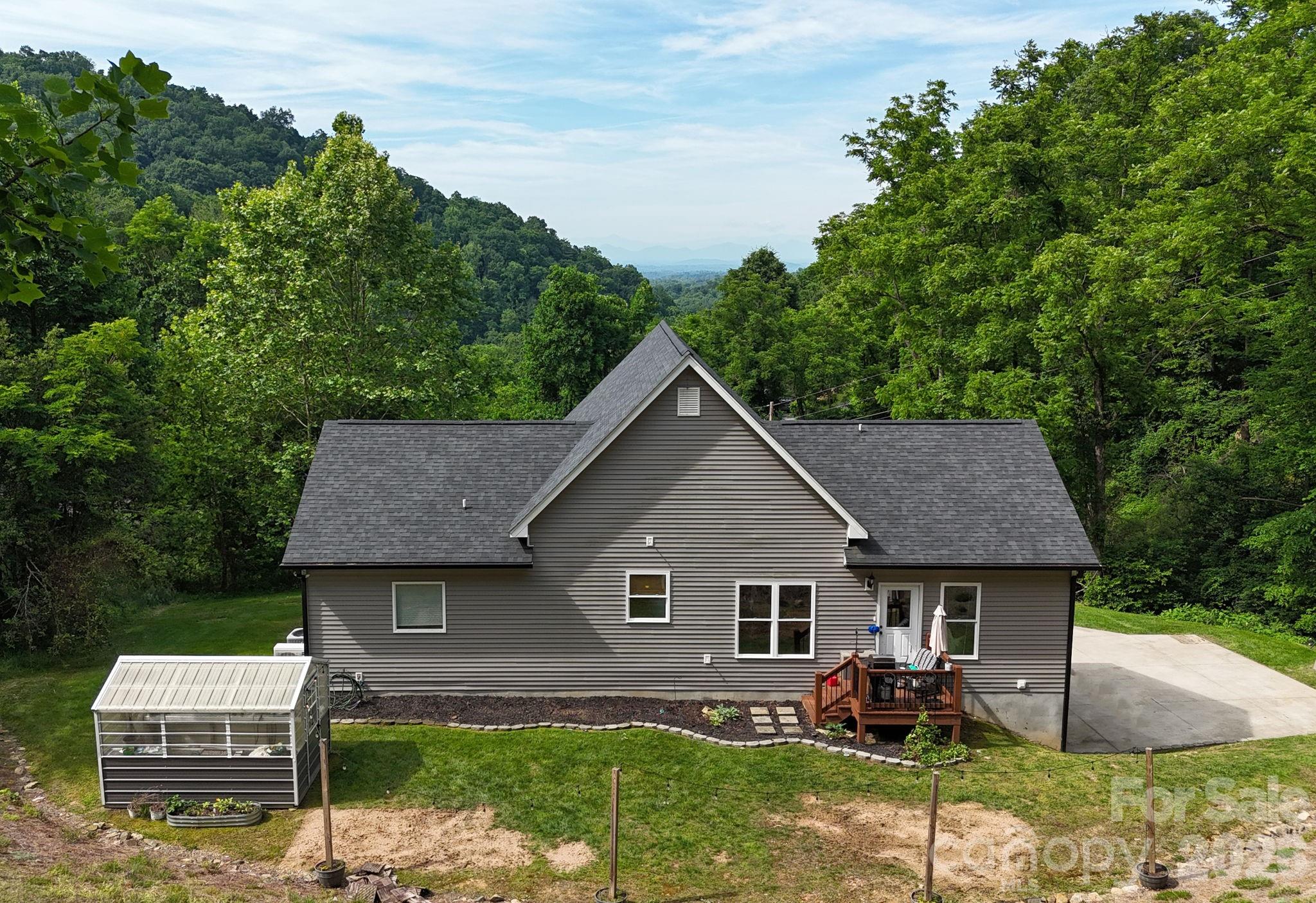 Single Family Residence at 300 Green Meadow Lane, Mars Hill, photo 5 of 39