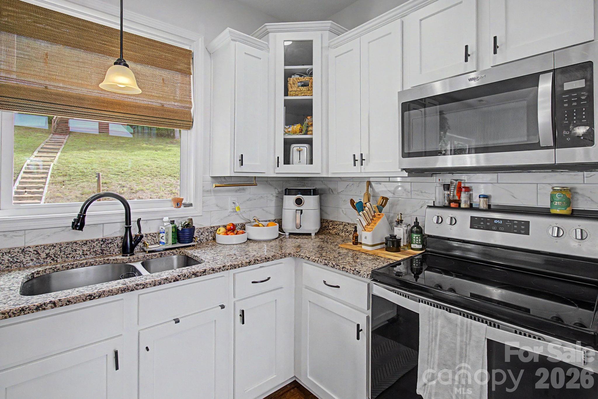 Single Family Residence at 300 Green Meadow Lane, Mars Hill, photo 13 of 39