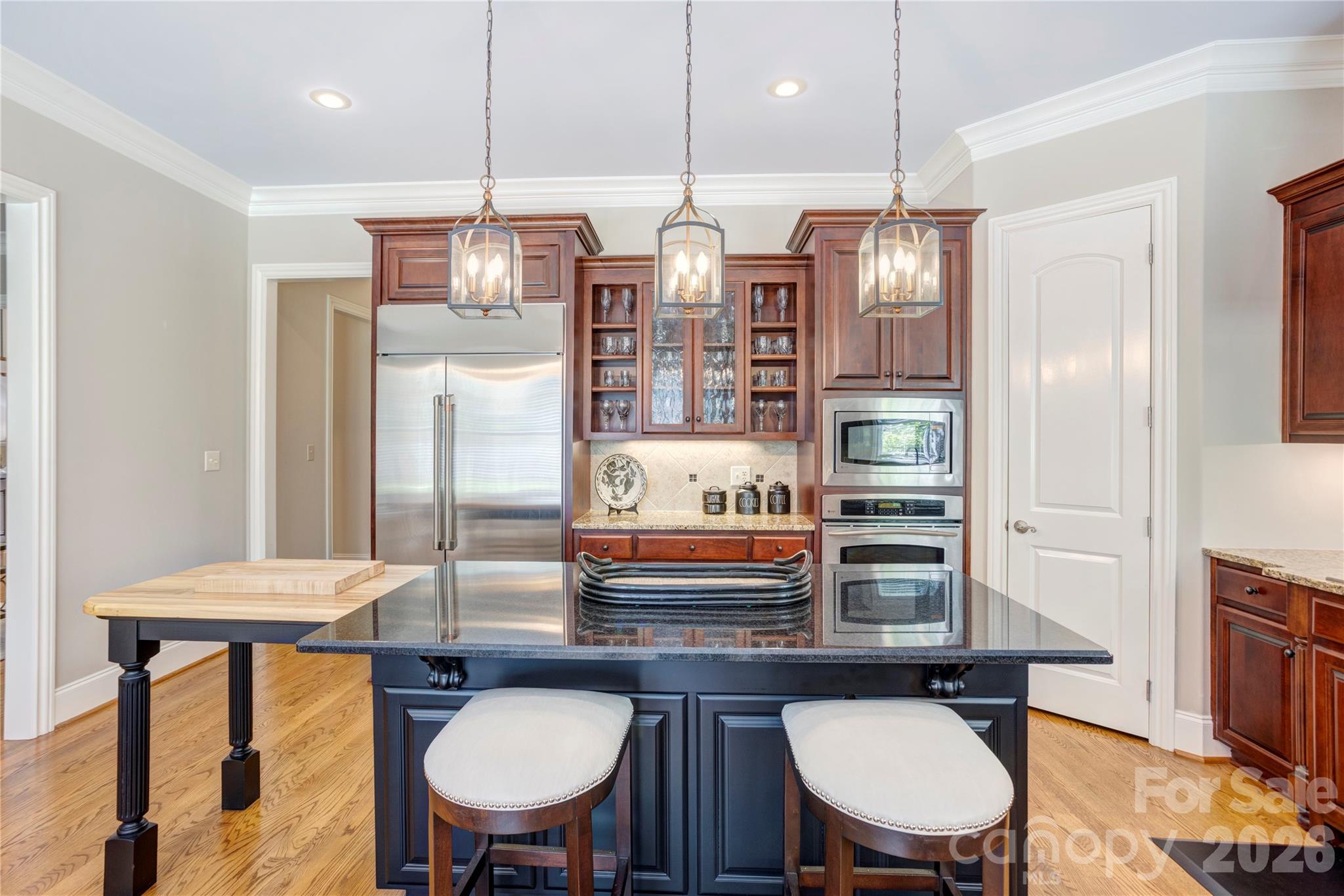 Kichen island perfect for cooking or a quick snack - 6005 Willowood Road, Kannapolis