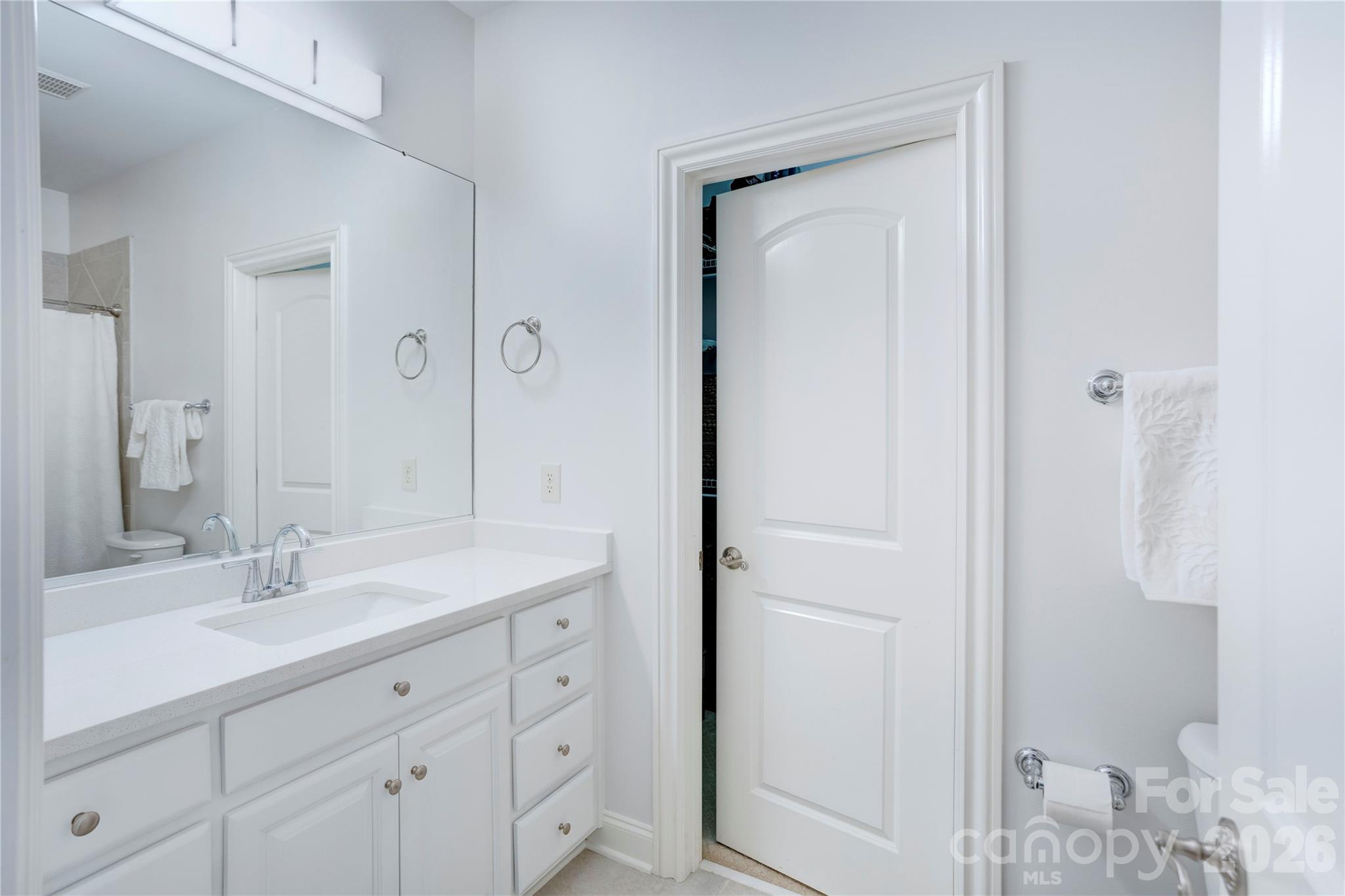 Bath off bedroom - 6005 Willowood Road, Kannapolis