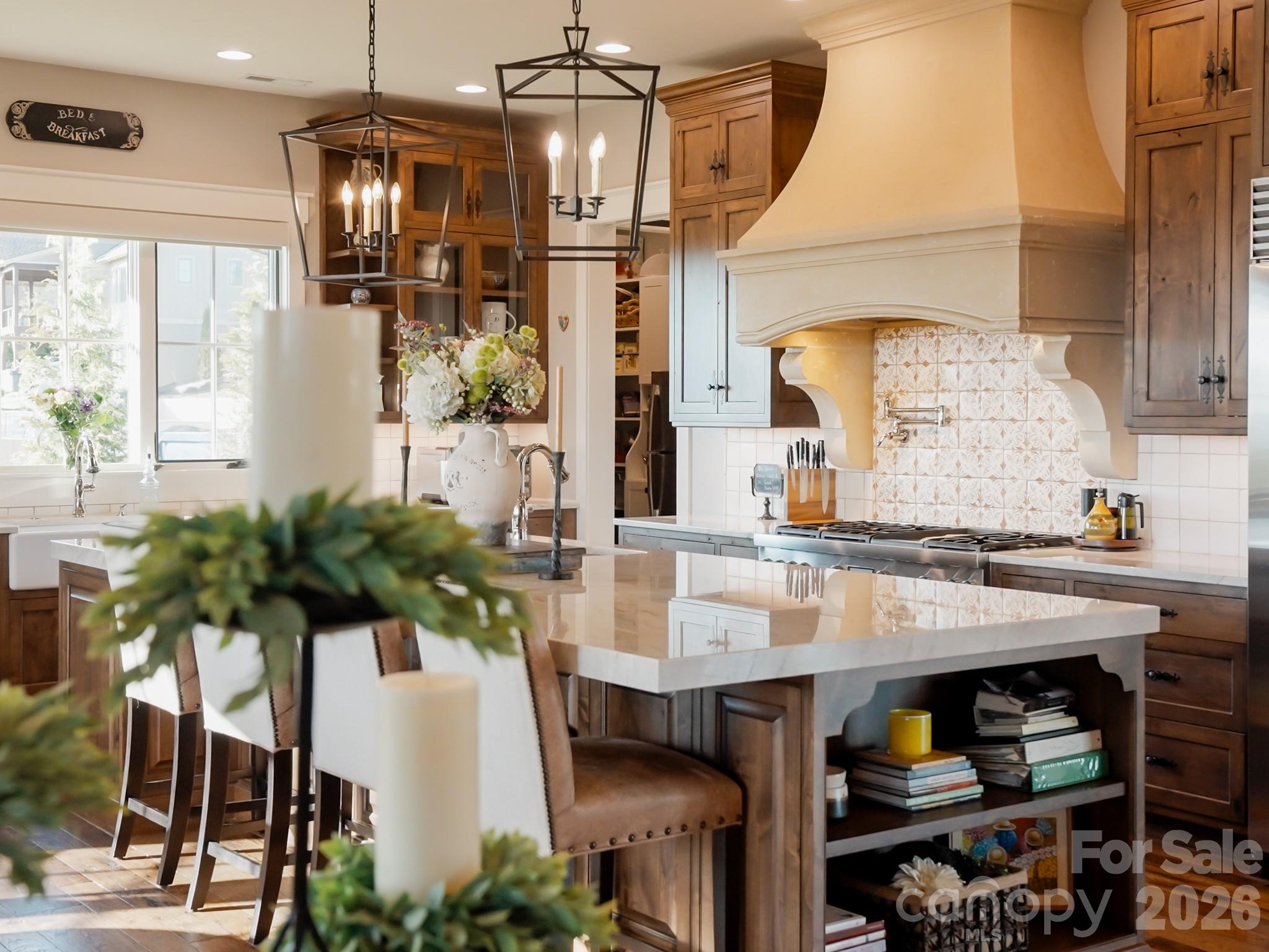 Single Family Residence at 31 Bear Tree Court, Hendersonville, photo 2 of 47