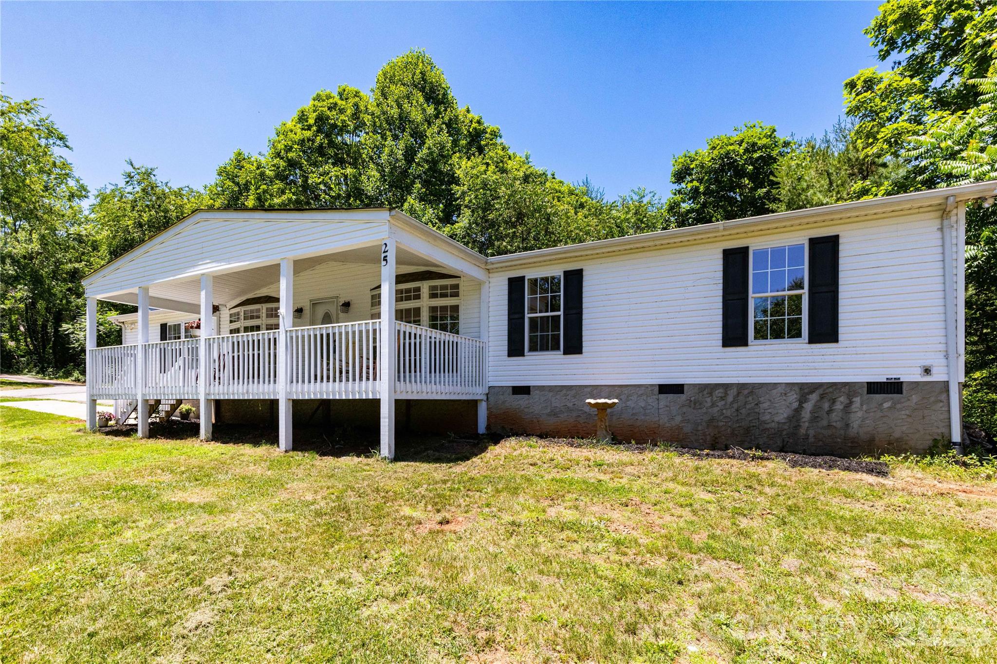 Single Family Residence at 25 Sienna Drive, Asheville, photo 2 of 28