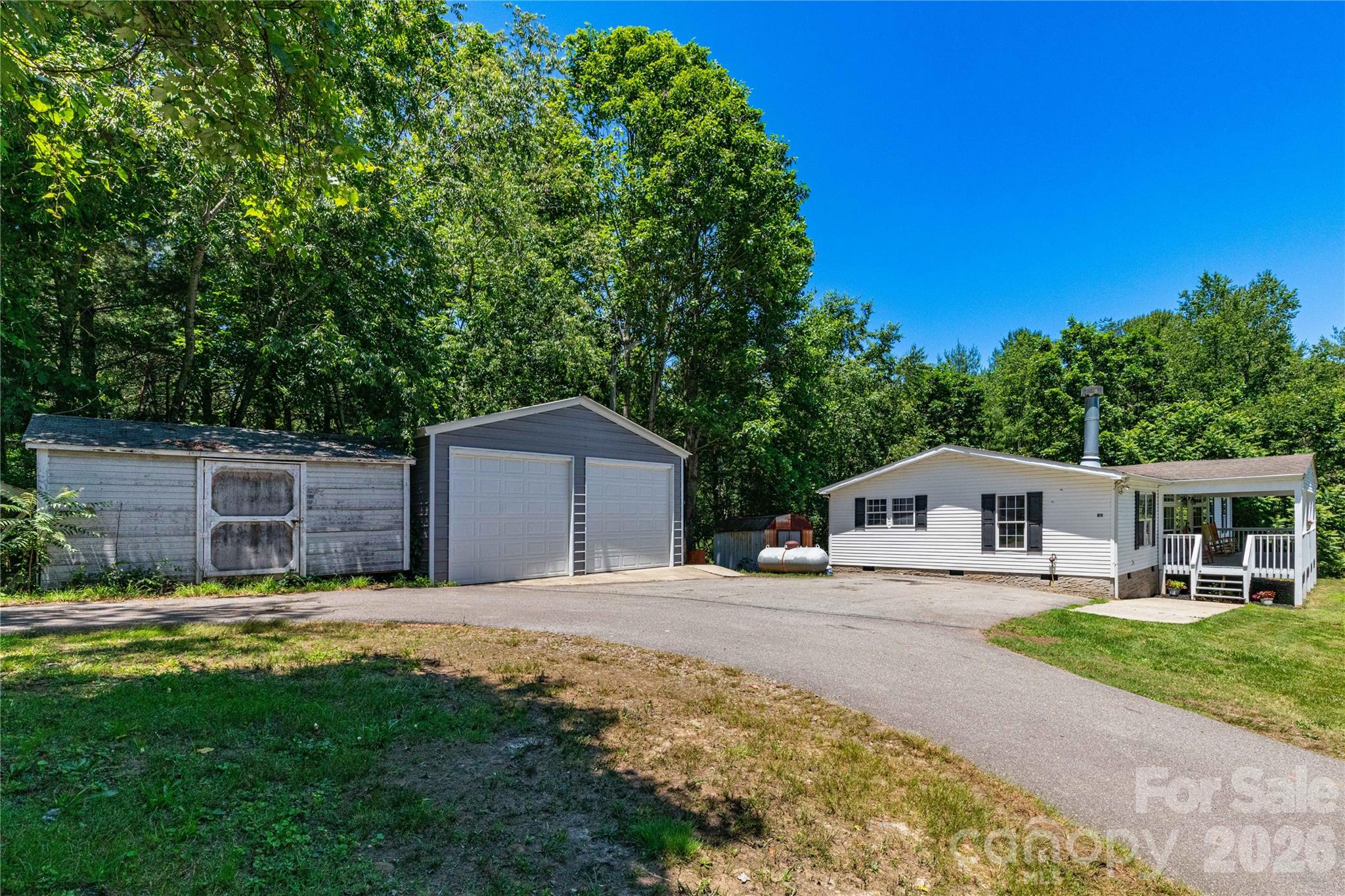 Single Family Residence at 25 Sienna Drive, Asheville, photo 3 of 28