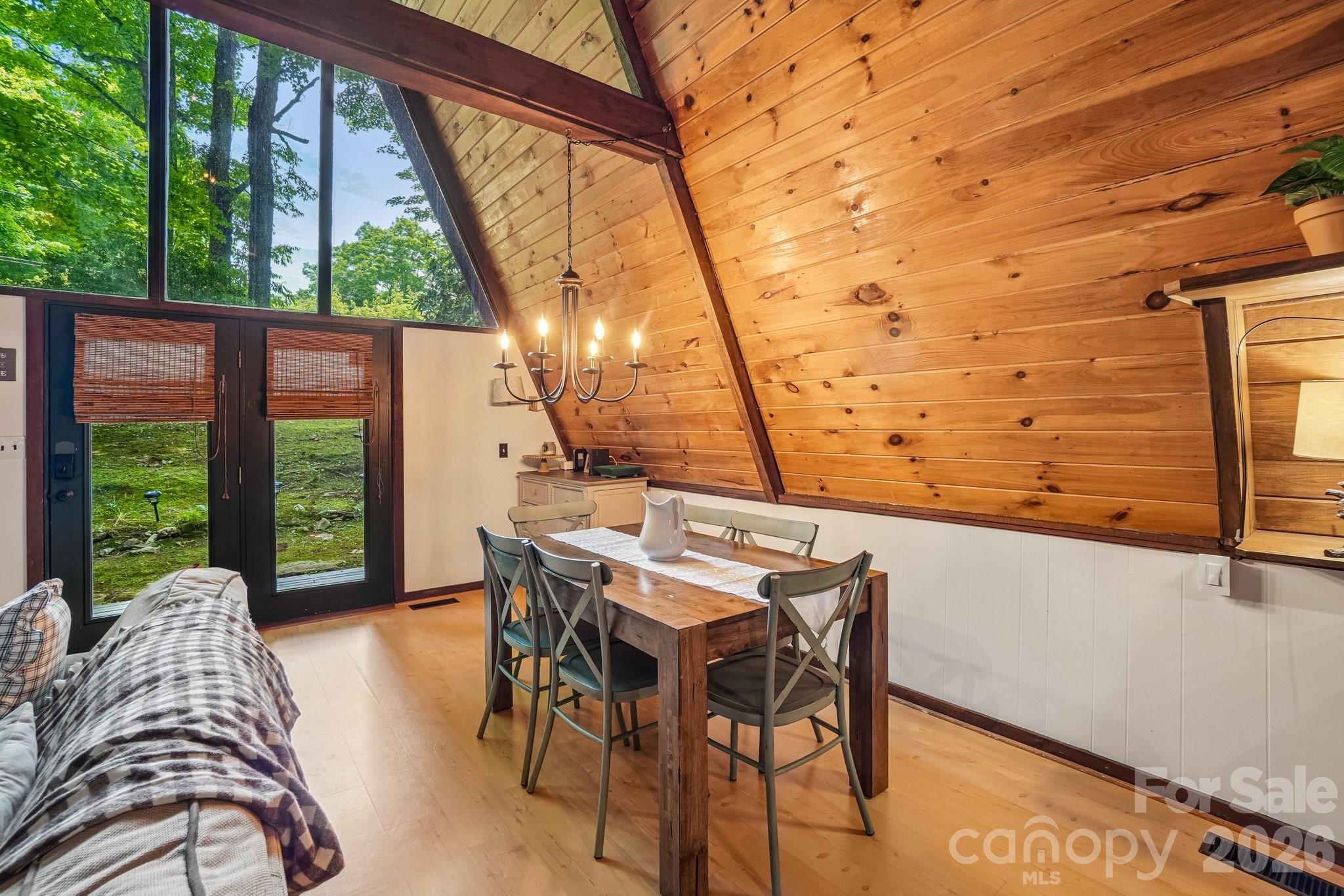 Nice Dining Area - 201 Hampton Gap Drive, Mars Hill