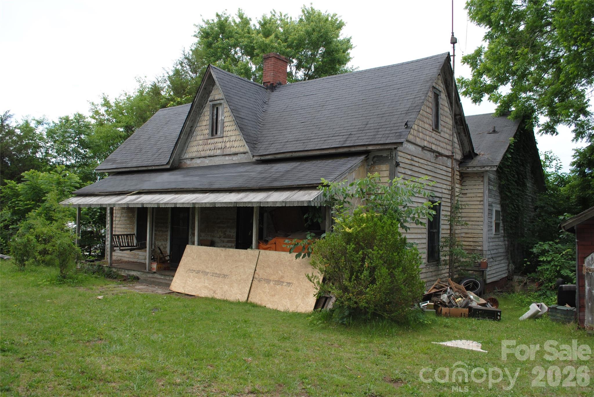 135 Caroleen - 153 & 135 Caroleen Street, Forest City