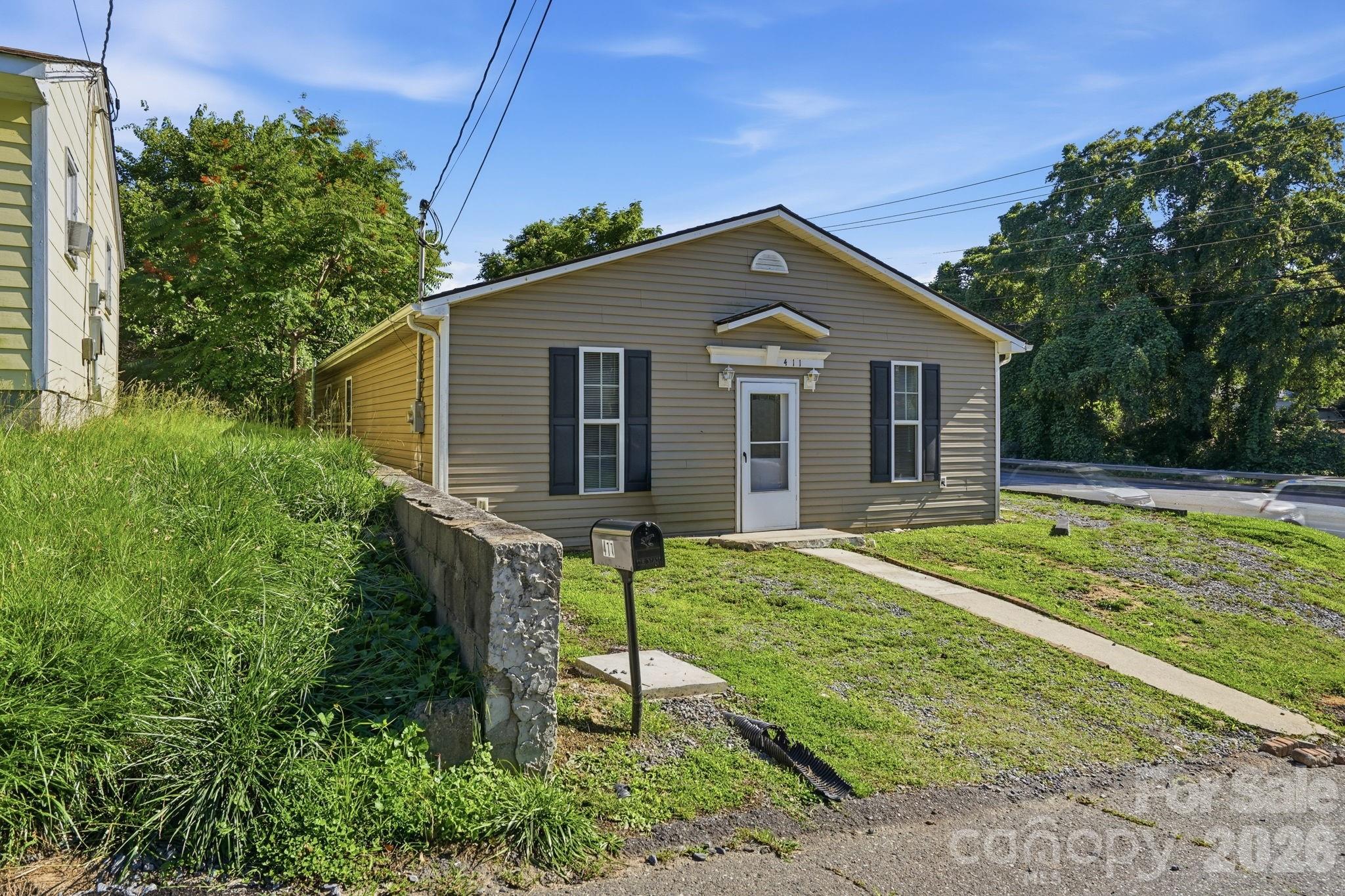 Single Family Residence at 411 W Sullivan Street, Gastonia, photo 2 of 41
