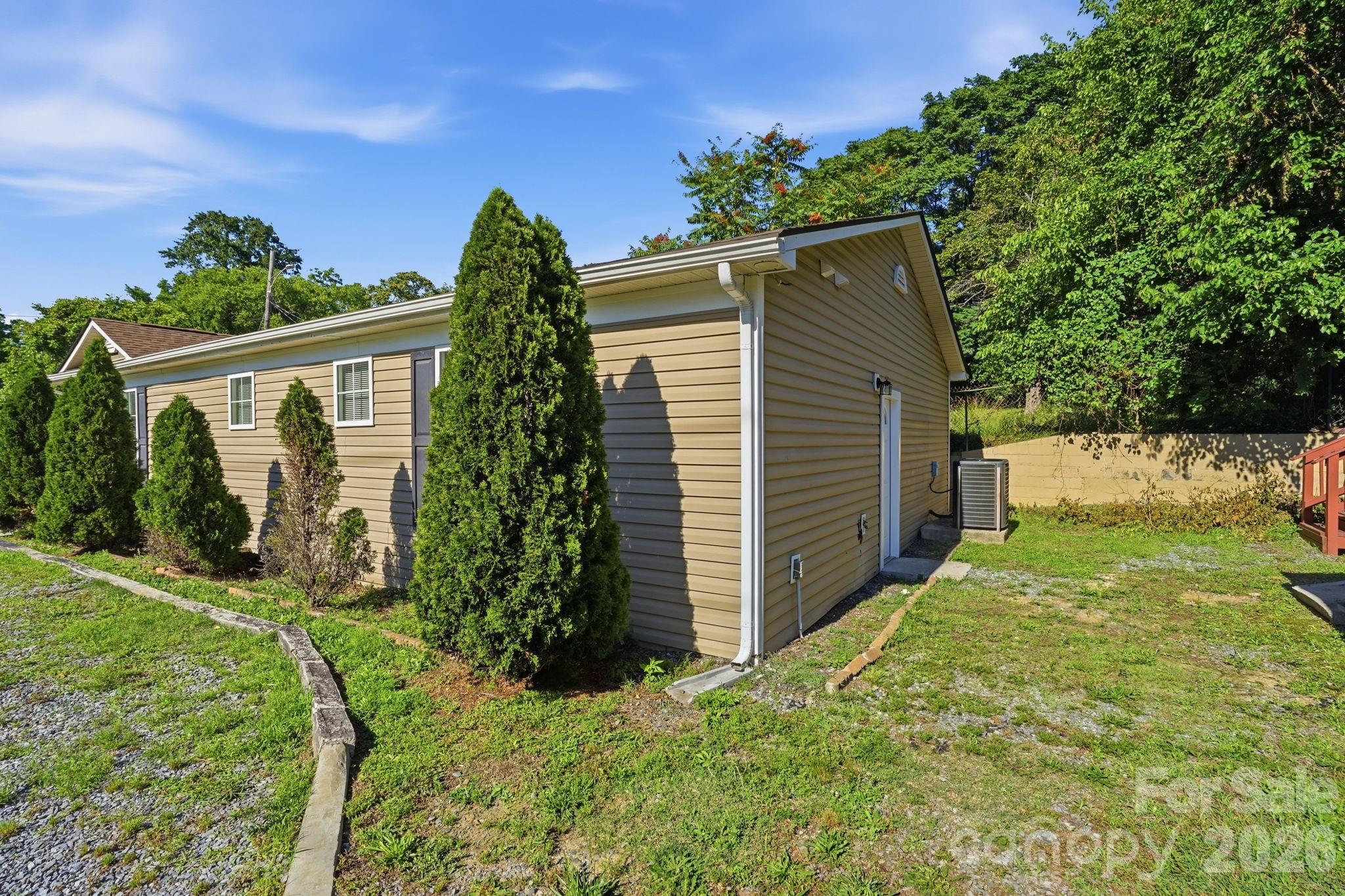 Single Family Residence at 411 W Sullivan Street, Gastonia, photo 37 of 41