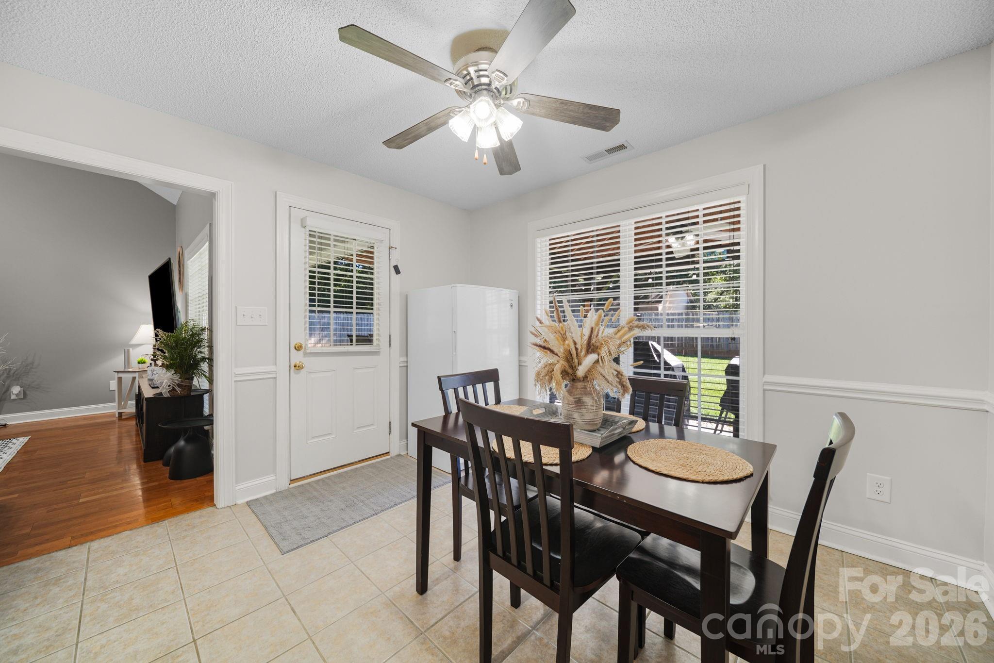 Breakfast Nook - 3804 Secrest Shortcut Road, Monroe