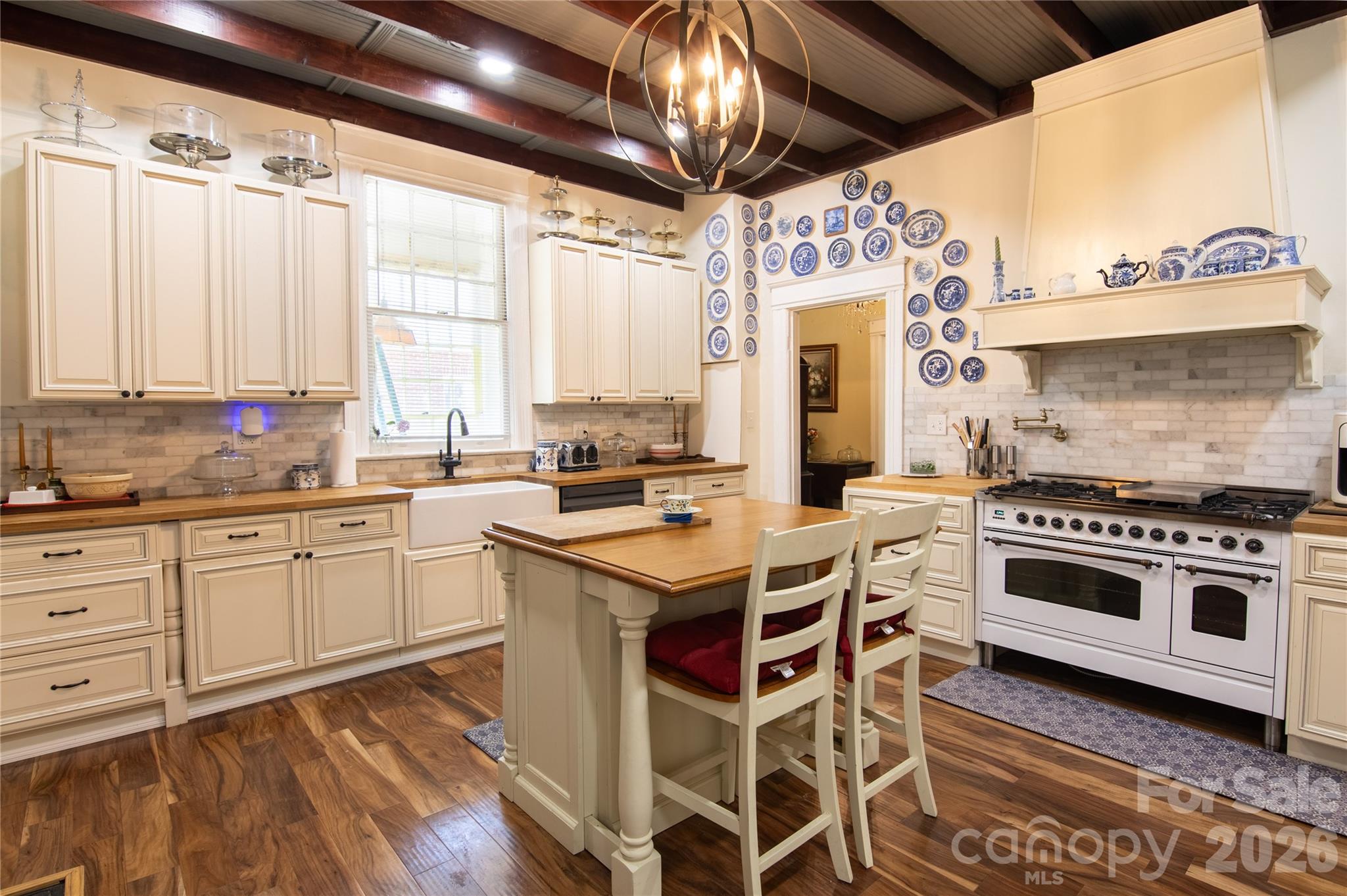 Spacious kitchen with 48" gas range/oven. Your inner chef will feel at home in this kitchen! - 413 S Washington Street, Shelby