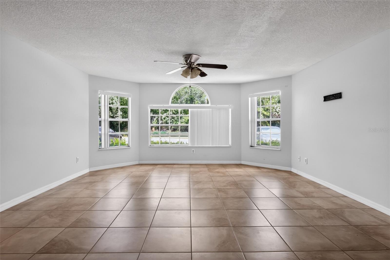 Living room - 2016 ROYAL BAY BLVD #103, KISSIMMEE