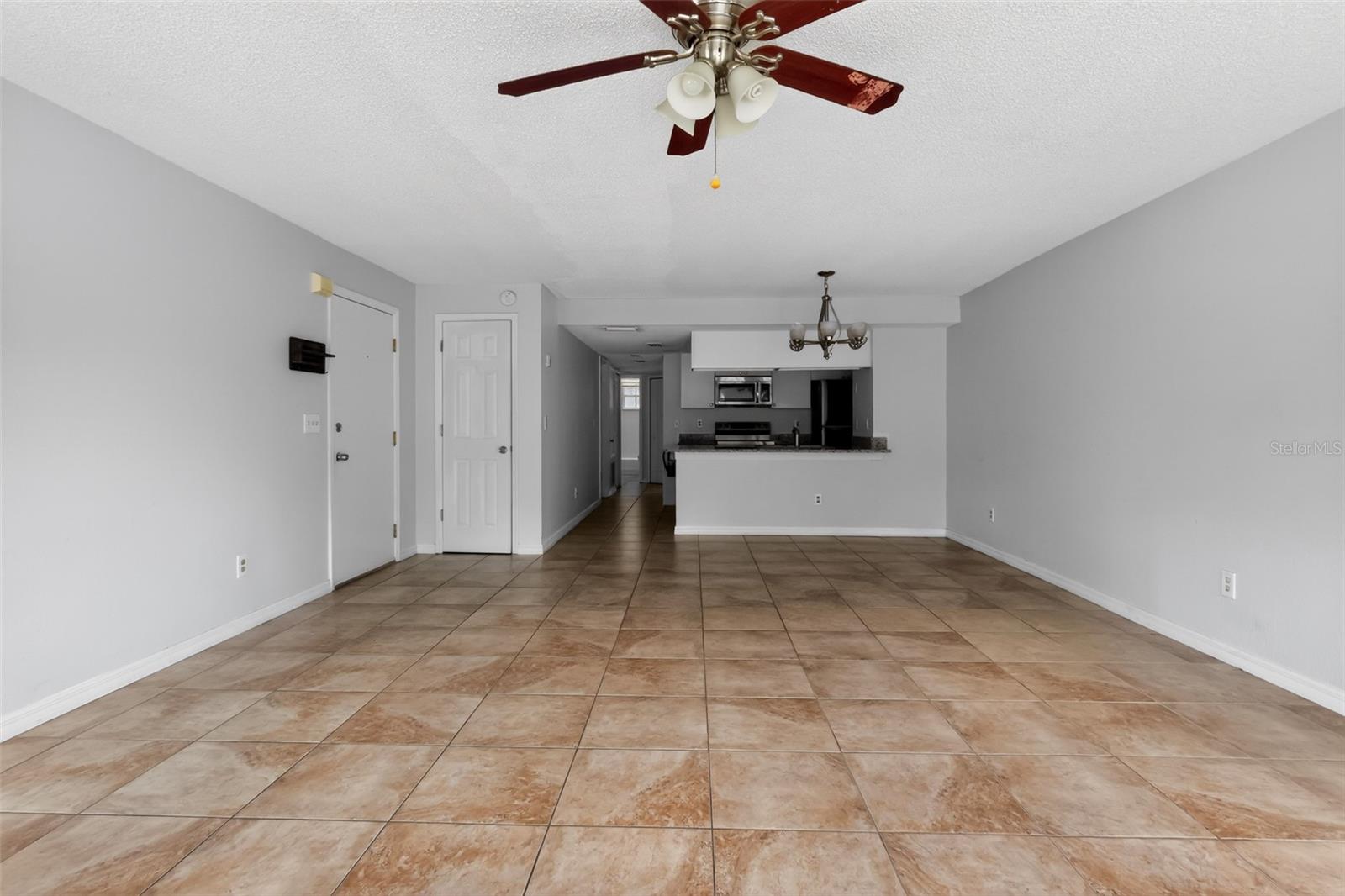 Living room - 2016 ROYAL BAY BLVD #103, KISSIMMEE