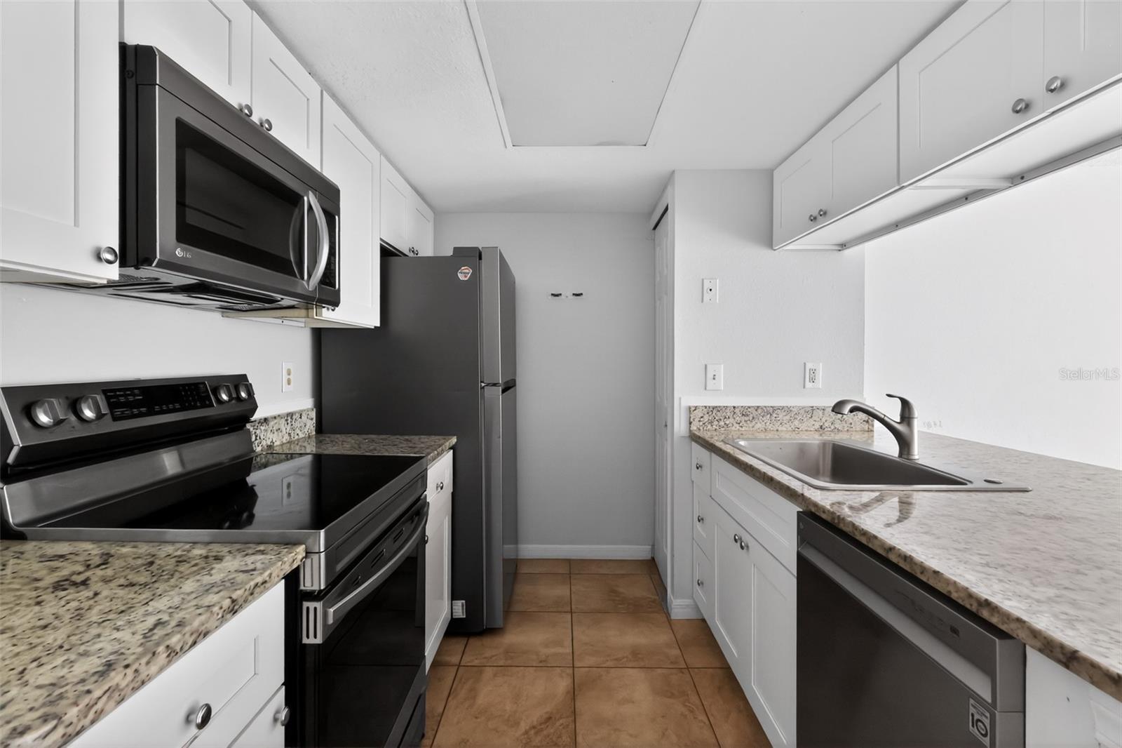 Kitchen - 2016 ROYAL BAY BLVD #103, KISSIMMEE