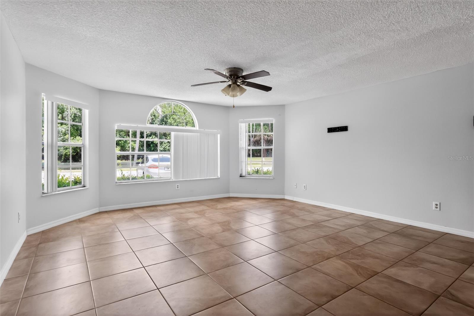 Living room - 2016 ROYAL BAY BLVD #103, KISSIMMEE