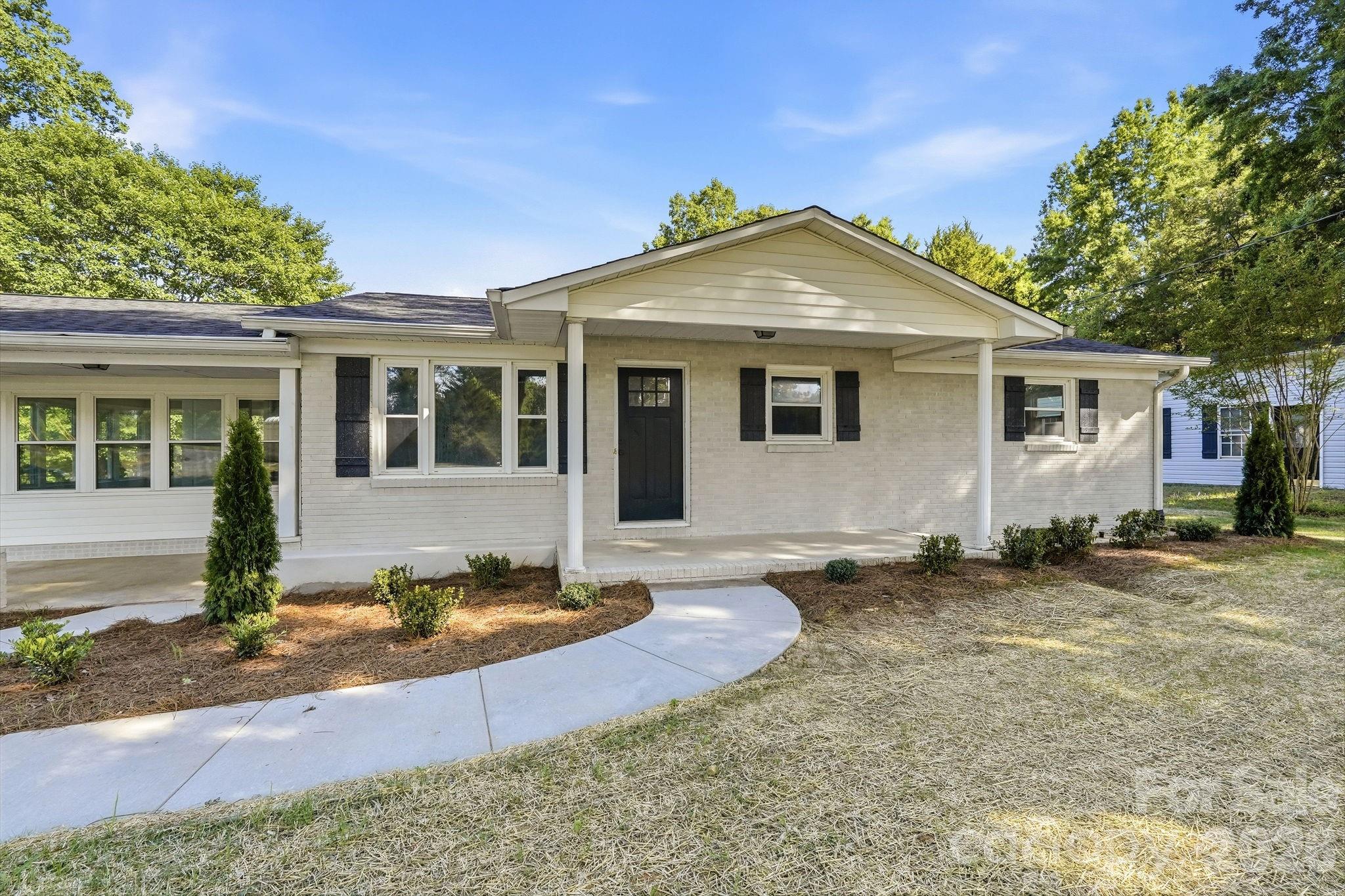 Single Family Residence at 1524 Williams Road, Lewisville, photo 3 of 43