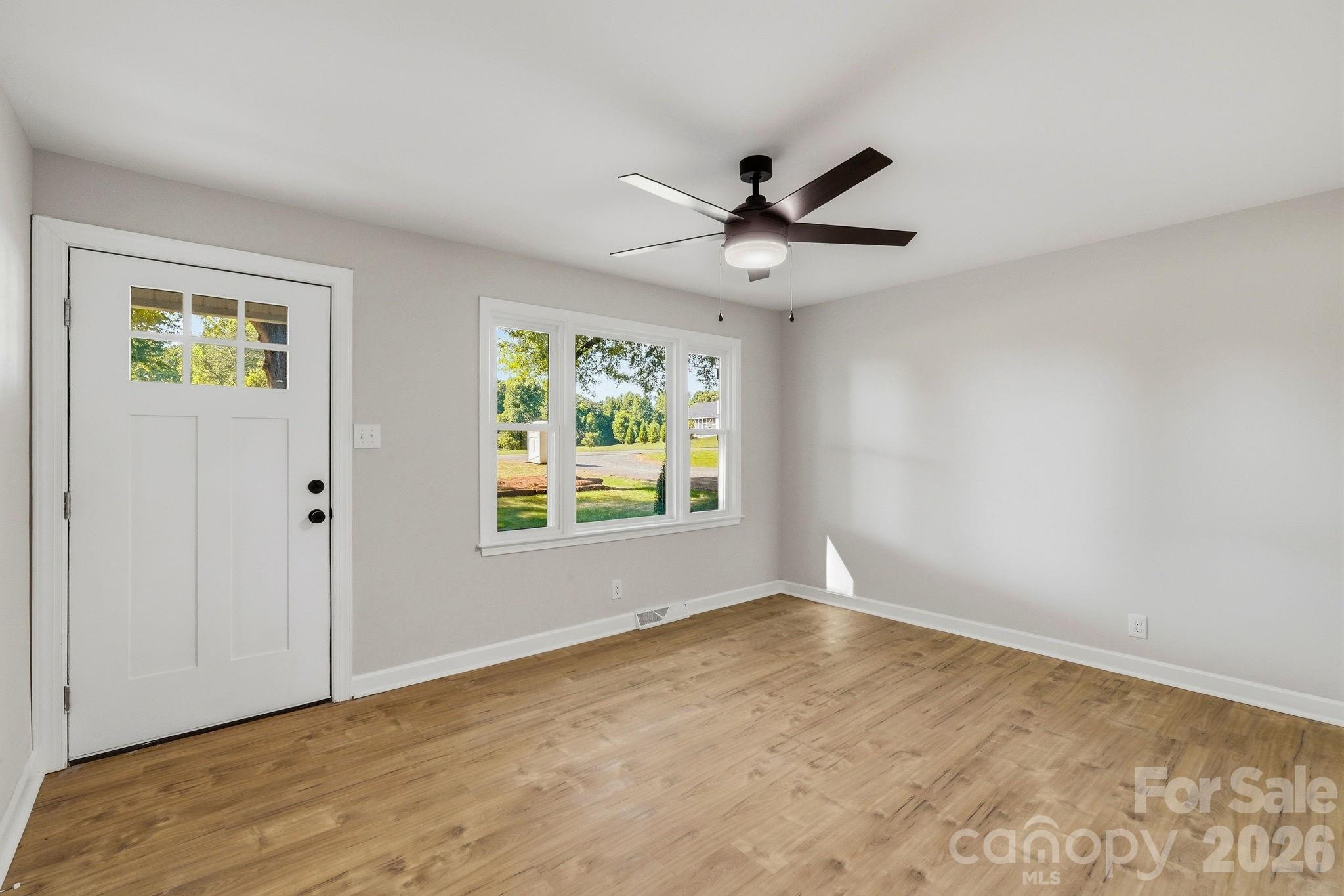 Single Family Residence at 1524 Williams Road, Lewisville, photo 6 of 43
