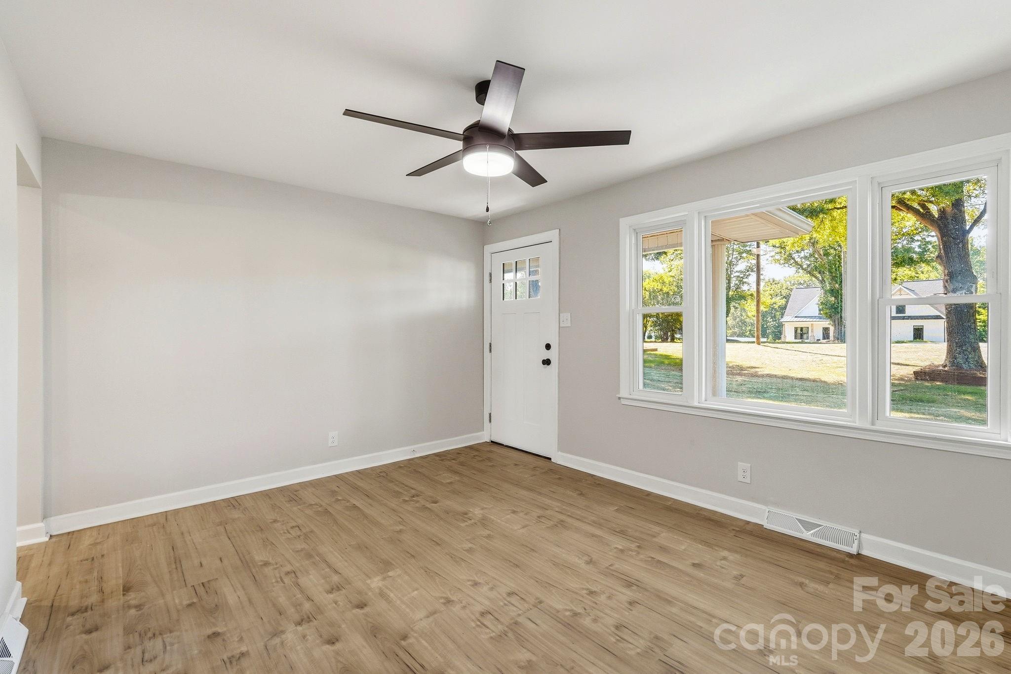 Single Family Residence at 1524 Williams Road, Lewisville, photo 13 of 43