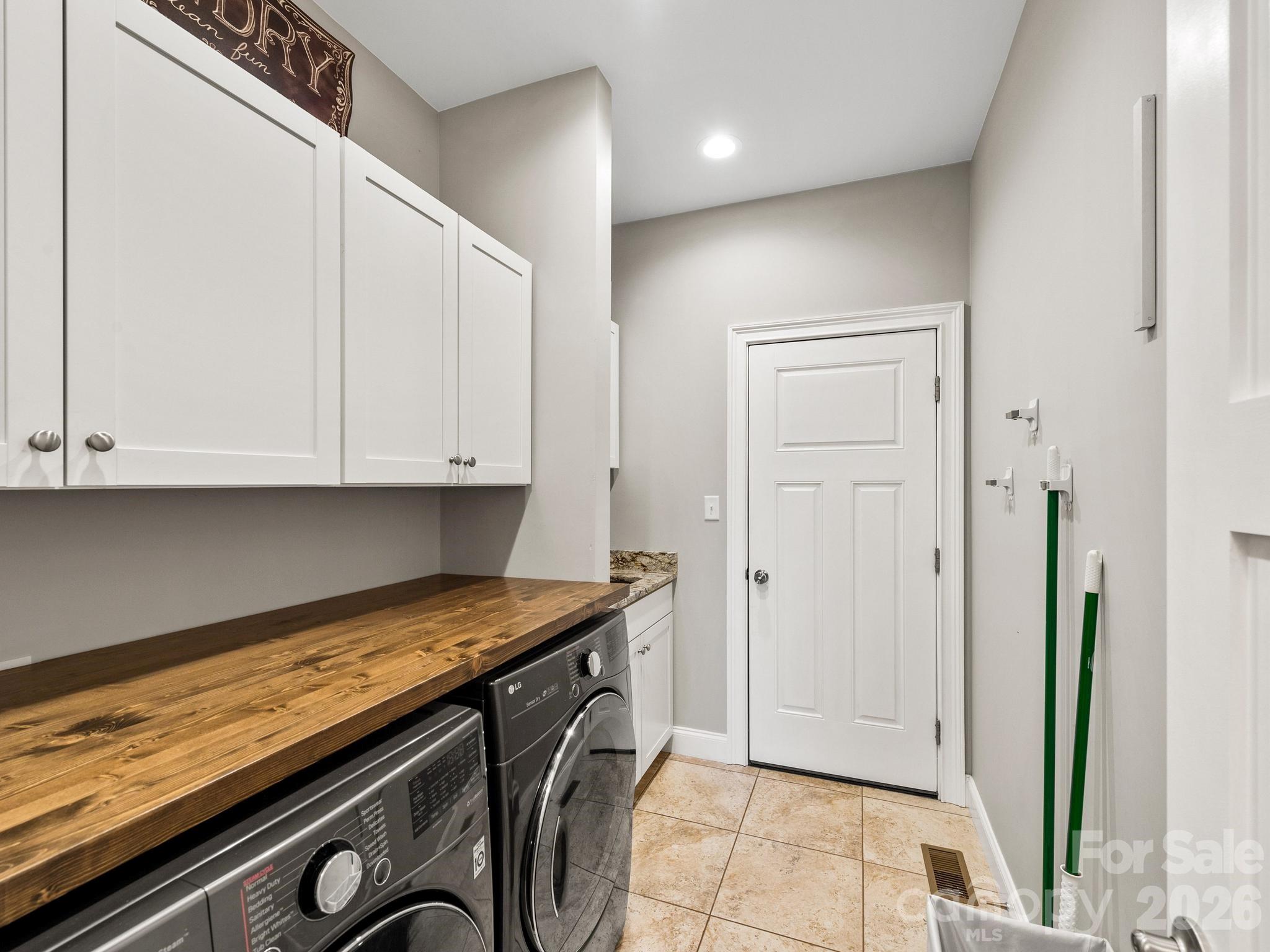 Washer/Dryer on Main Convenient to Primary - 156 Dogwood Drive, Weaverville
