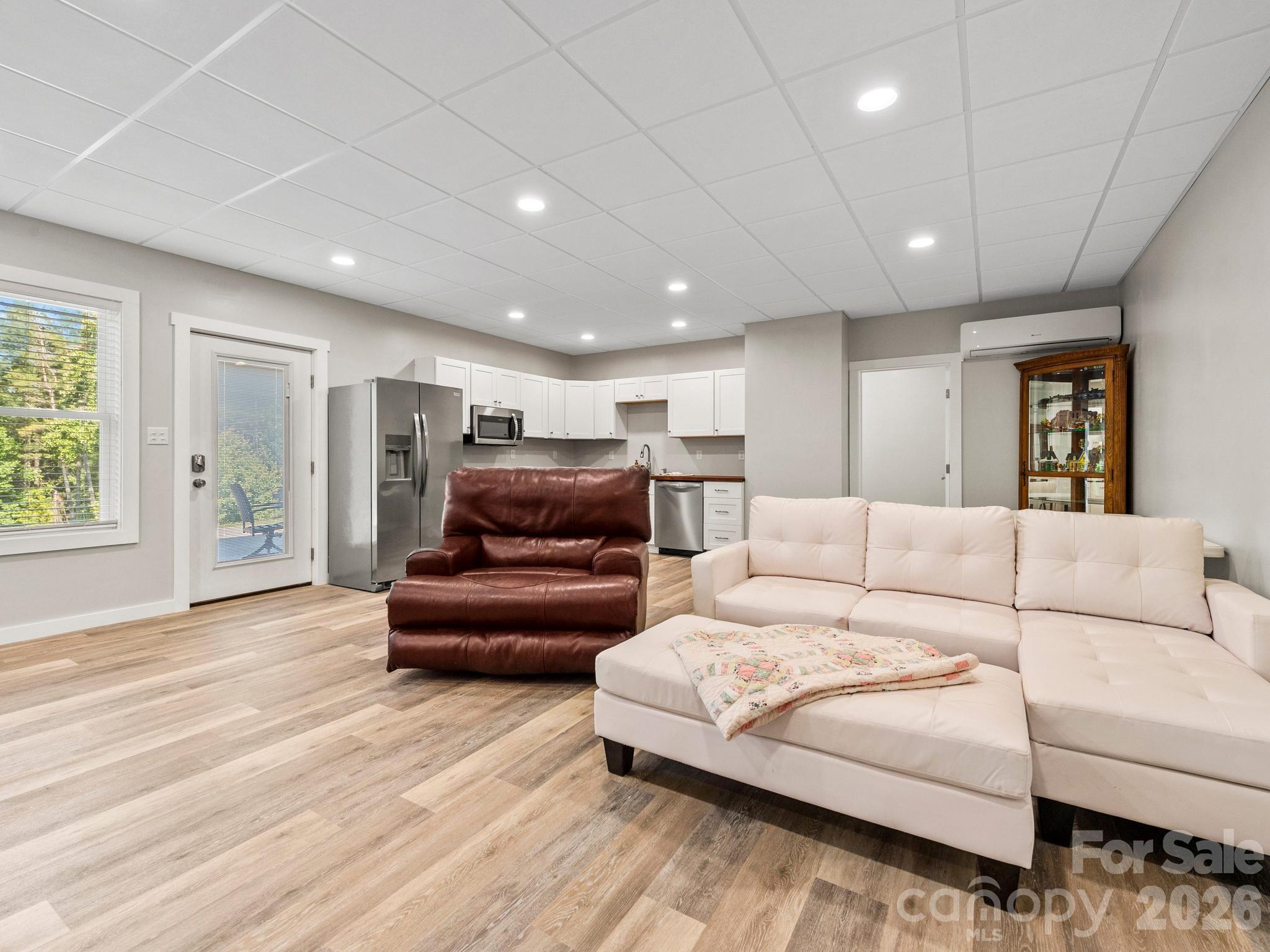 Lower Level Guest Suite - 156 Dogwood Drive, Weaverville