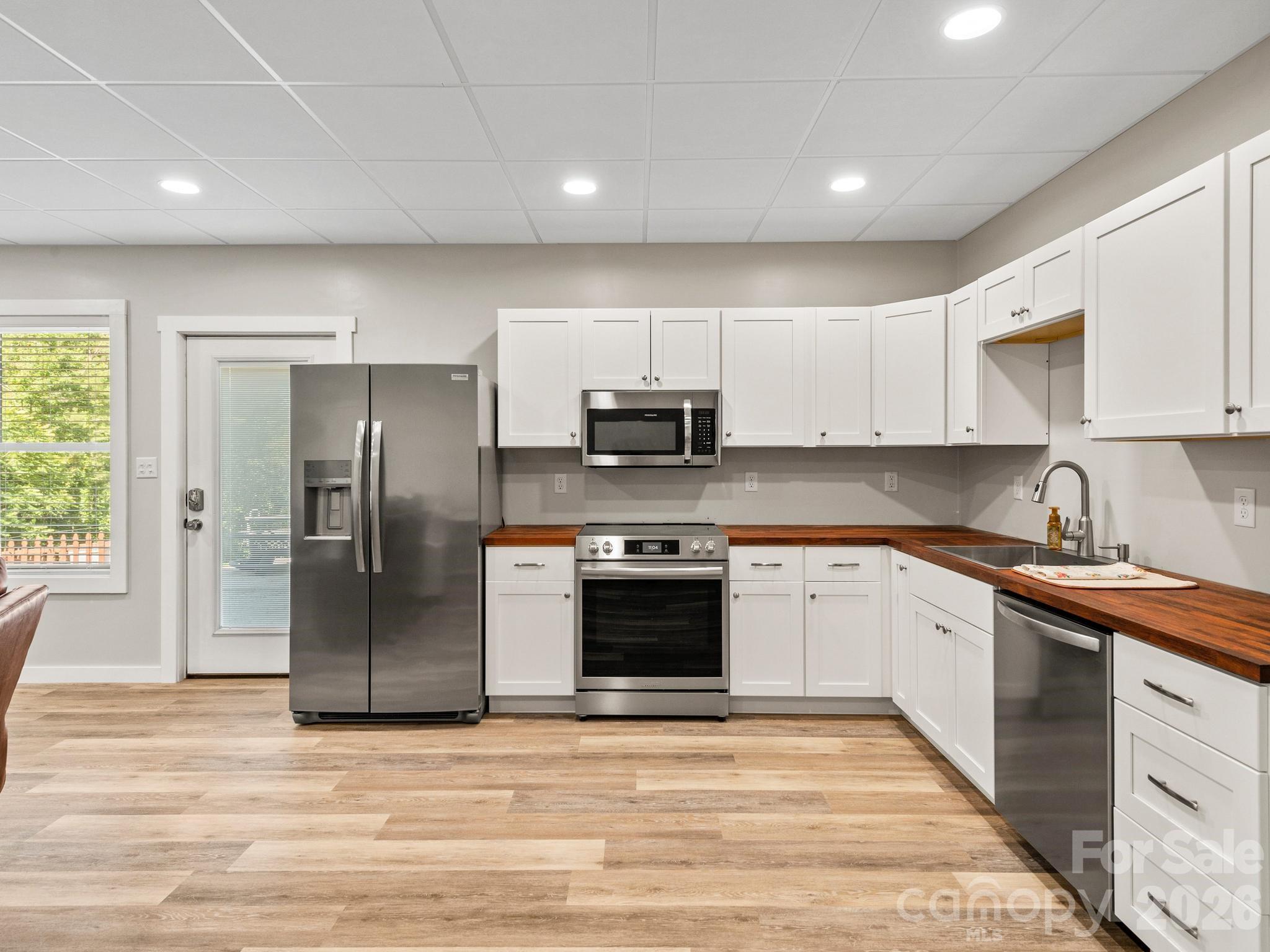 Full Kitchen & Dedicated Entrance - 156 Dogwood Drive, Weaverville