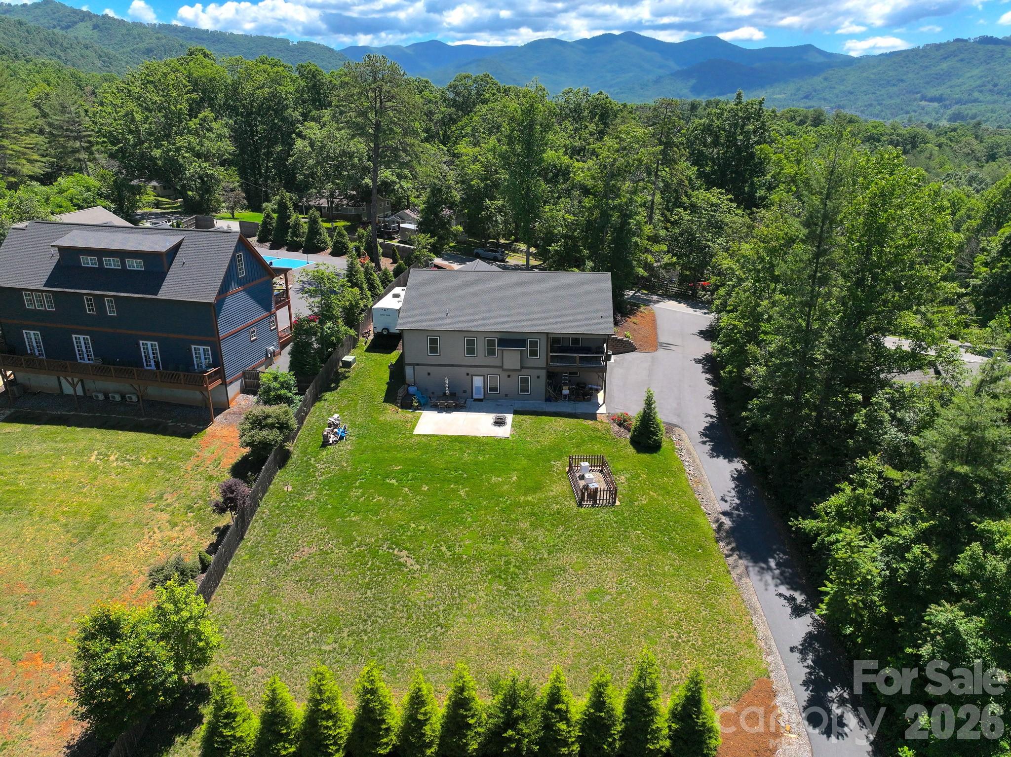 Big Backyard! - 156 Dogwood Drive, Weaverville