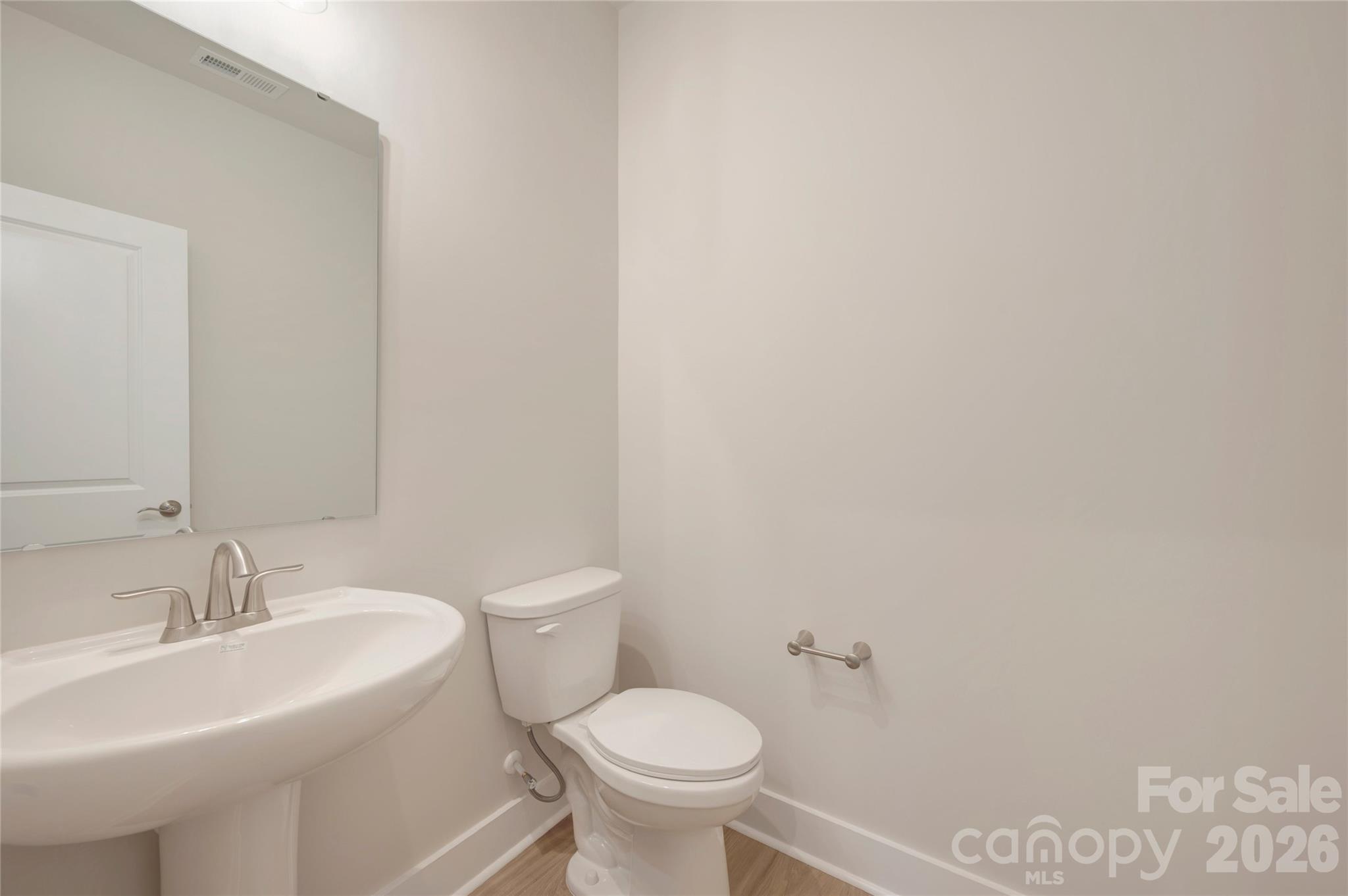 First floor powder room - 316 Ardmore Drive, Belmont