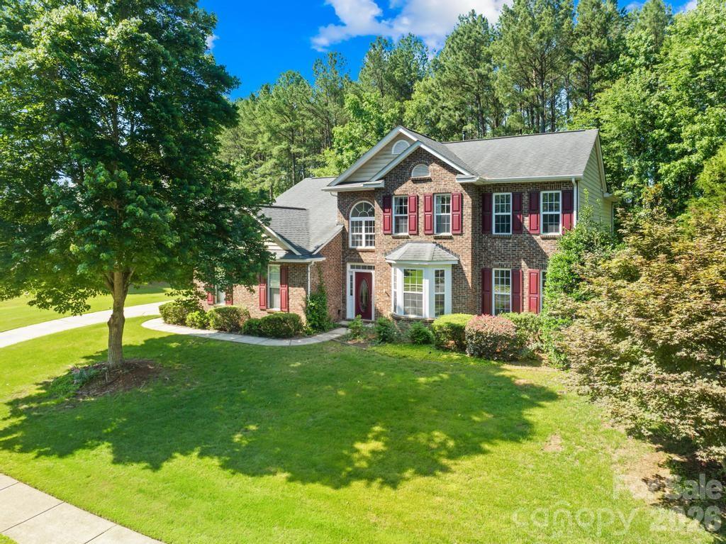 Single Family Residence at 610 Springwood Drive, Waxhaw, photo 2 of 31