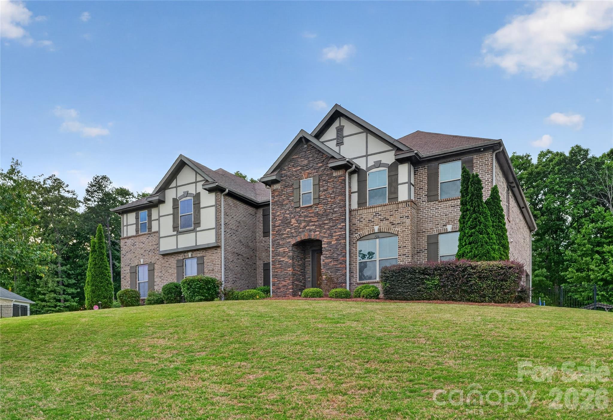 Single Family Residence at 726 Lingfield Lane, Waxhaw, photo 4 of 47