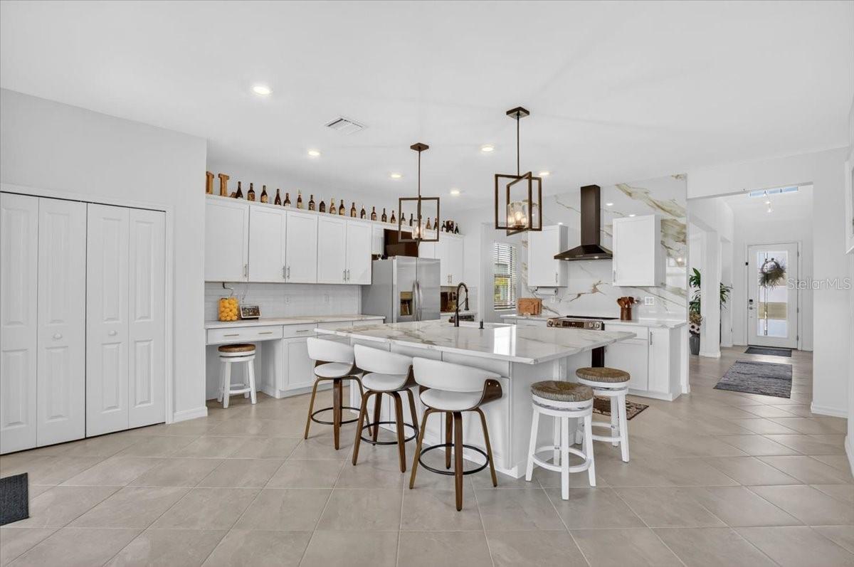 Single Family Residence at 10865 SUN DROP ST, VENICE, photo 16 of 68