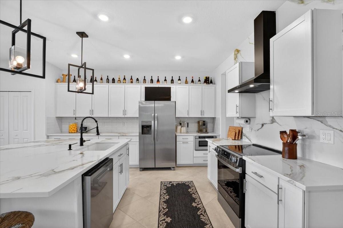 Single Family Residence at 10865 SUN DROP ST, VENICE, photo 19 of 68
