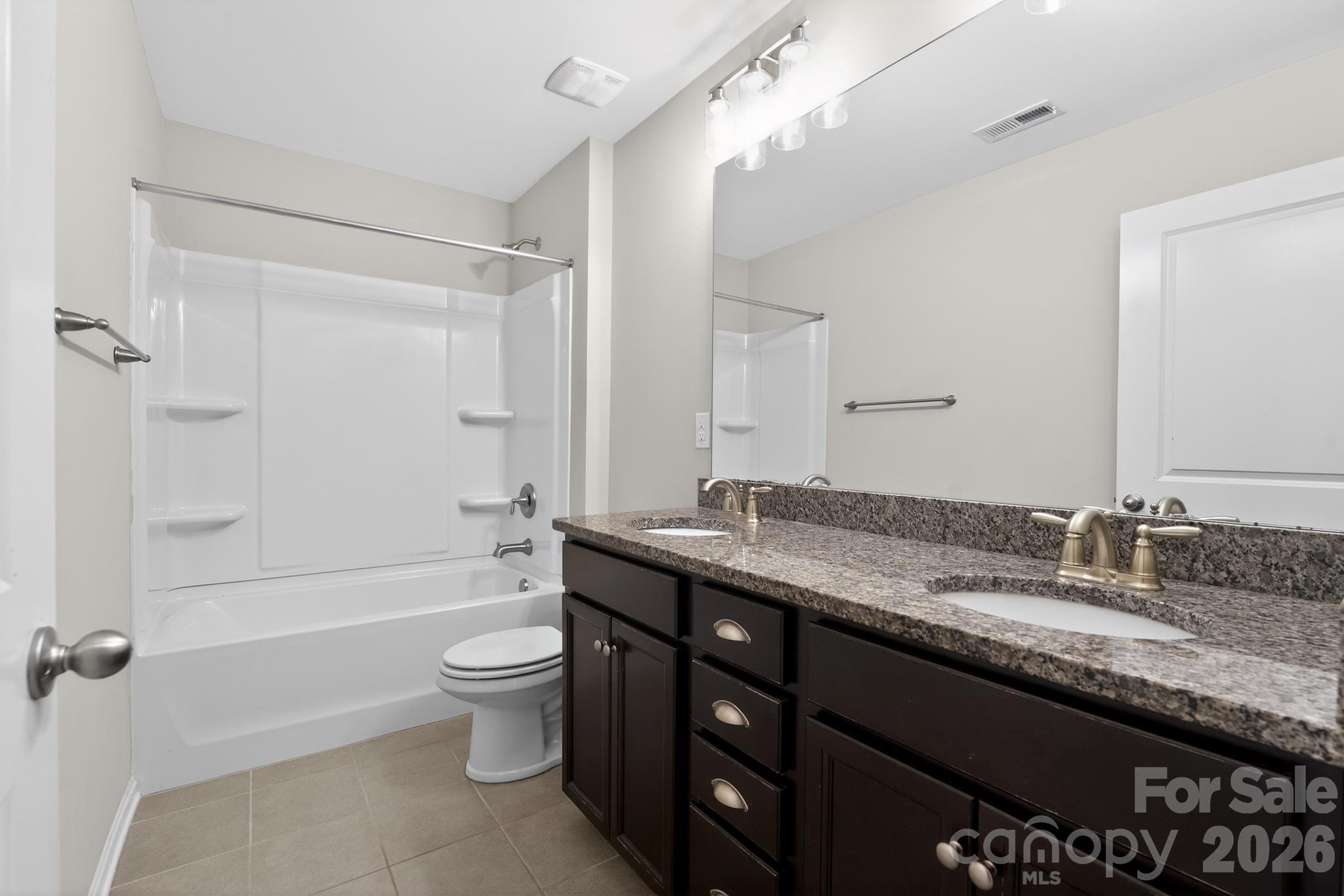 Single Family Residence at 2392 Palmdale Walk Drive, Fort Mill, photo 9 of 16