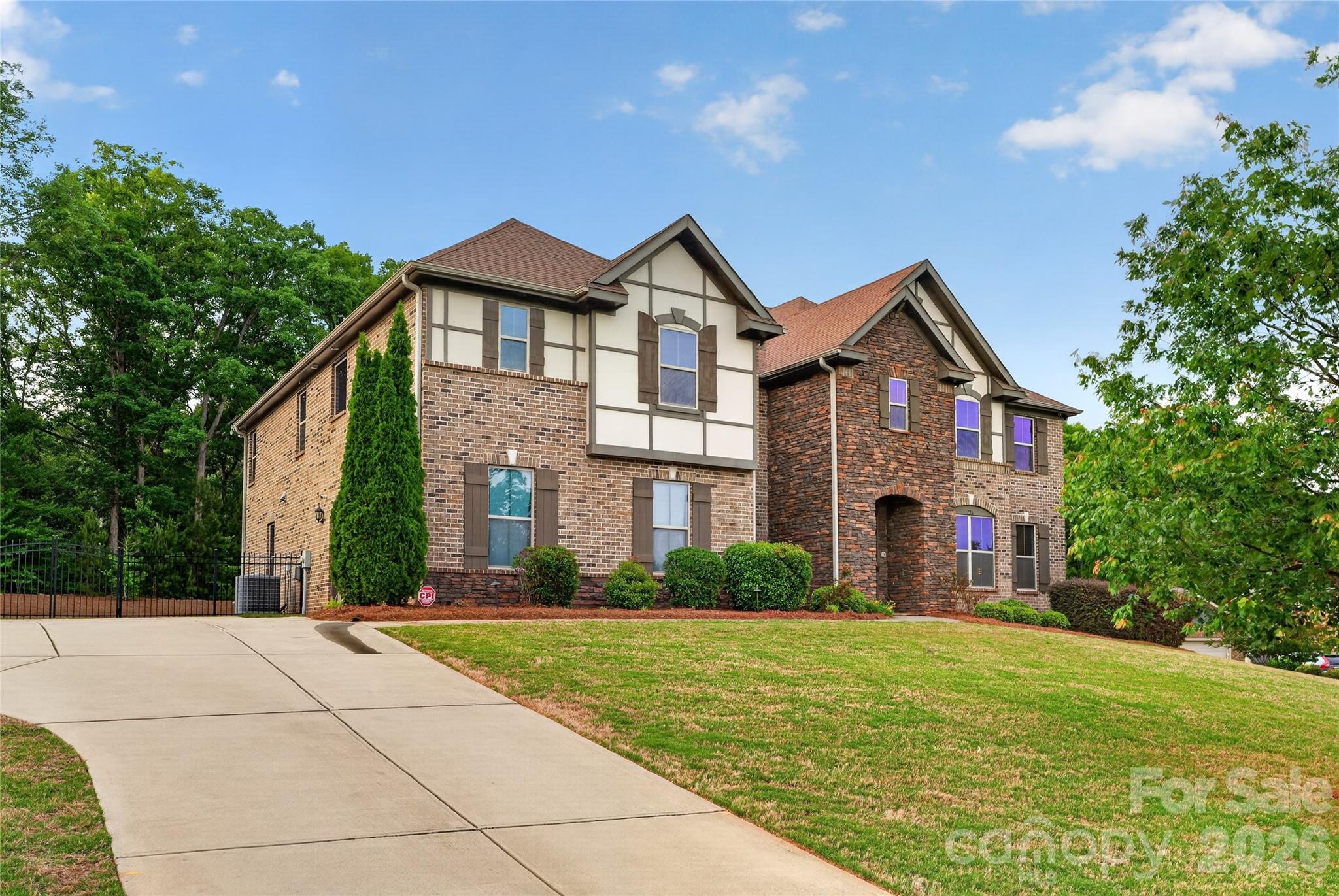 Single Family Residence at 726 Lingfield Lane, Waxhaw, photo 3 of 47