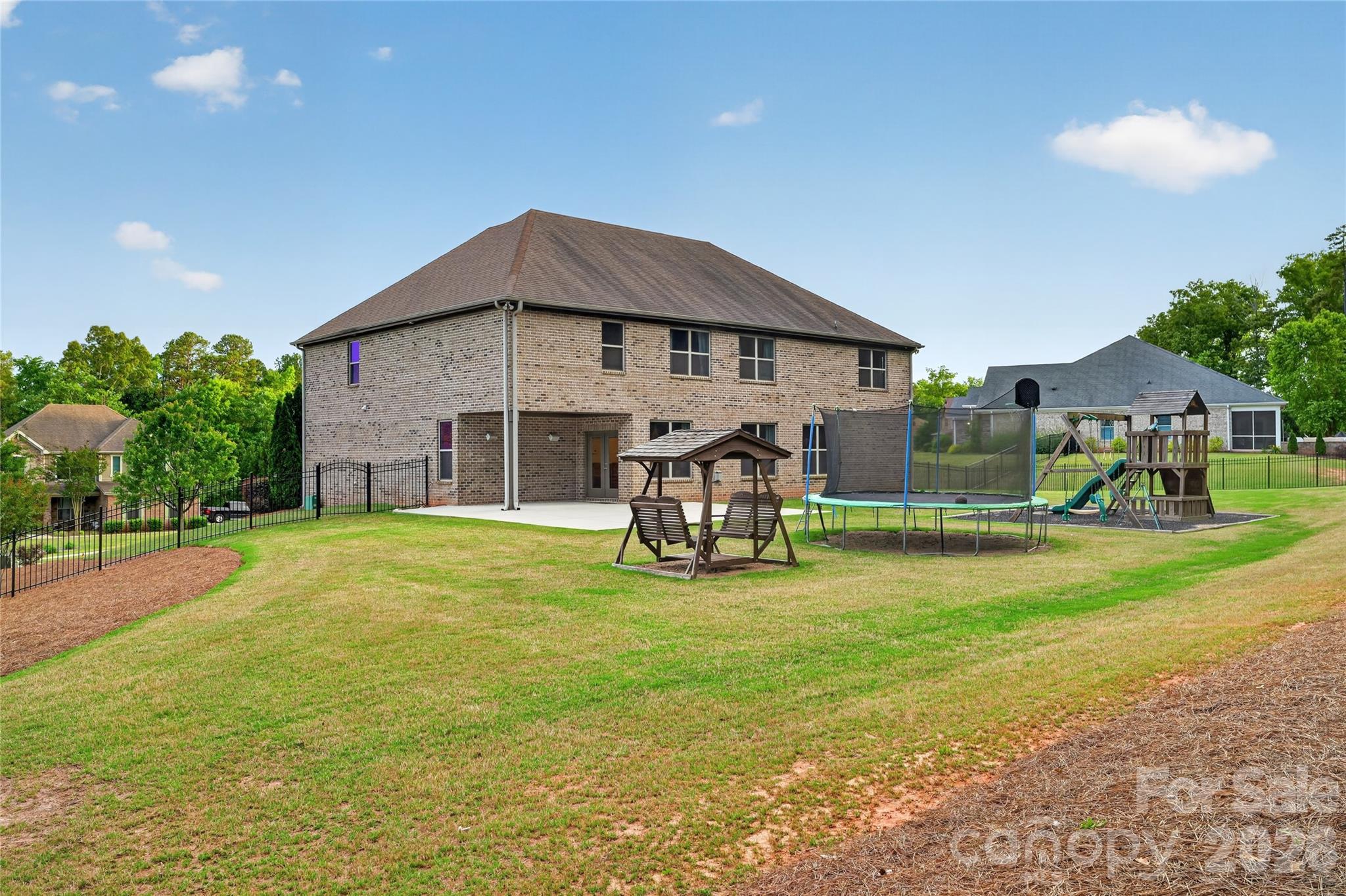 Single Family Residence at 726 Lingfield Lane, Waxhaw, photo 8 of 47
