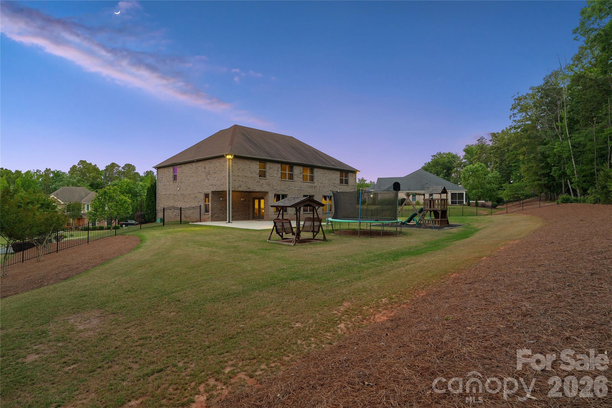 Single Family Residence at 726 Lingfield Lane, Waxhaw, photo 9 of 47
