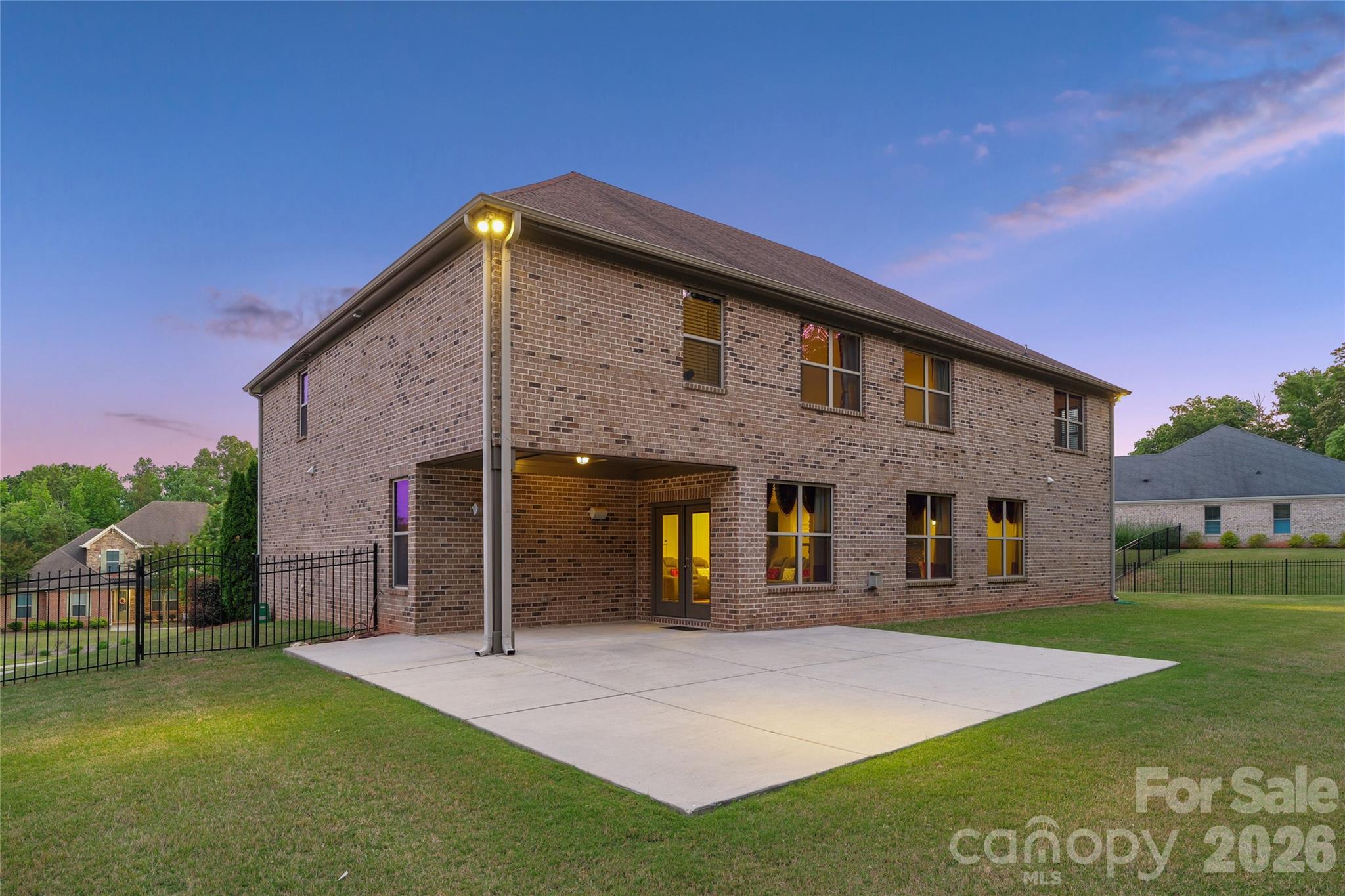 Single Family Residence at 726 Lingfield Lane, Waxhaw, photo 10 of 47