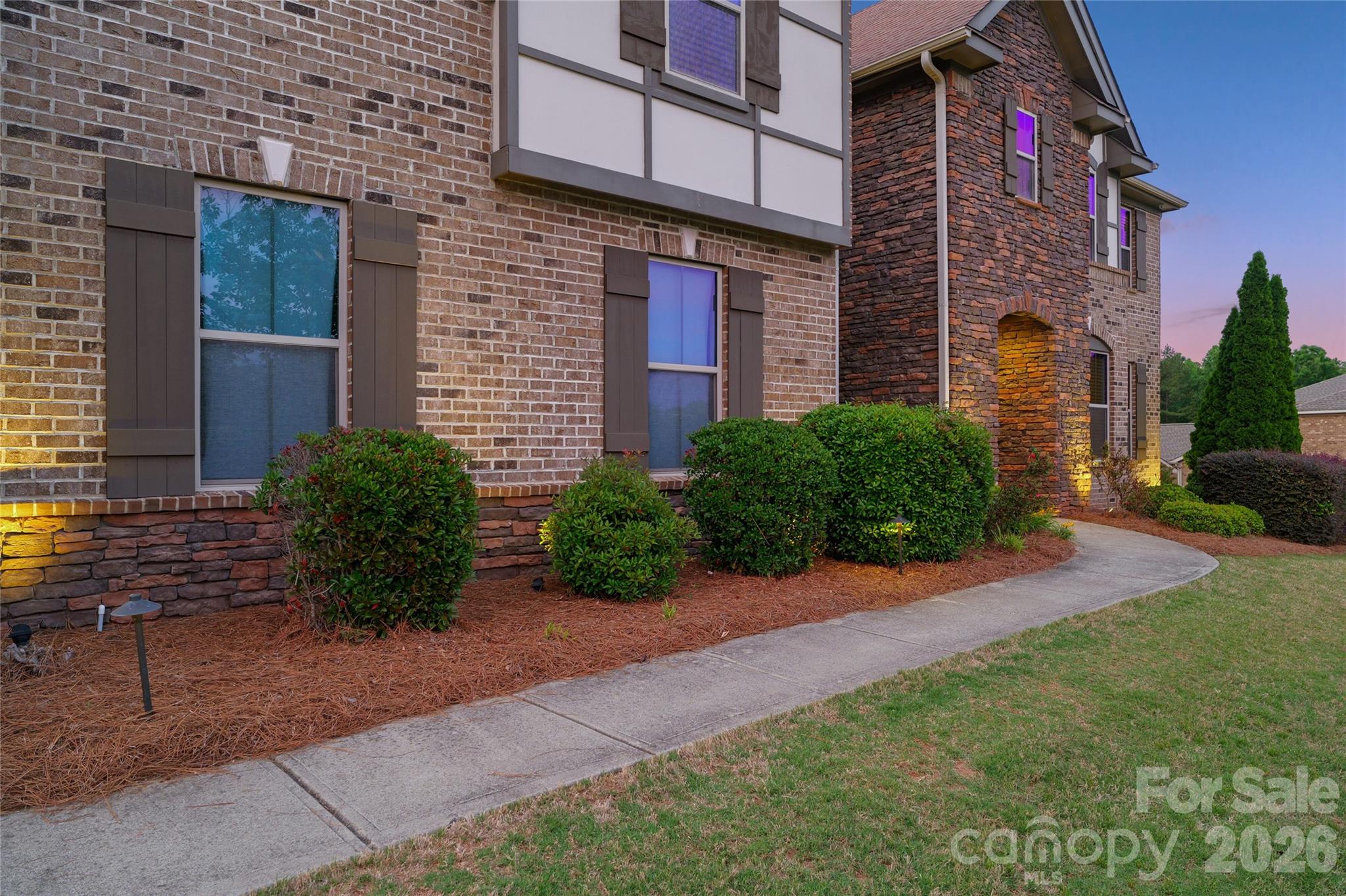 Single Family Residence at 726 Lingfield Lane, Waxhaw, photo 6 of 47