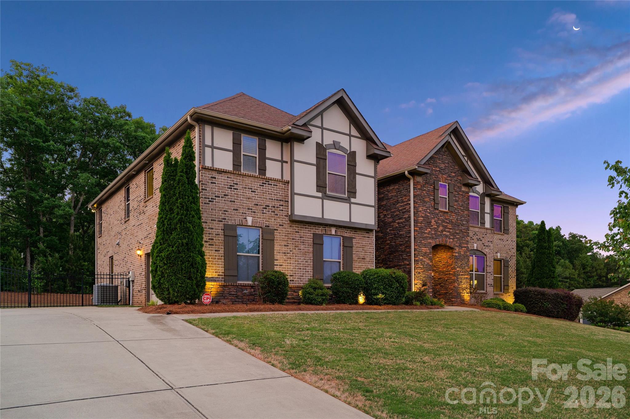 Single Family Residence at 726 Lingfield Lane, Waxhaw, photo 12 of 47