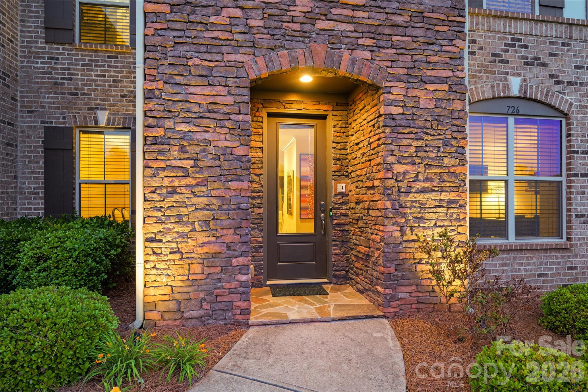 Single Family Residence at 726 Lingfield Lane, Waxhaw, photo 7 of 47